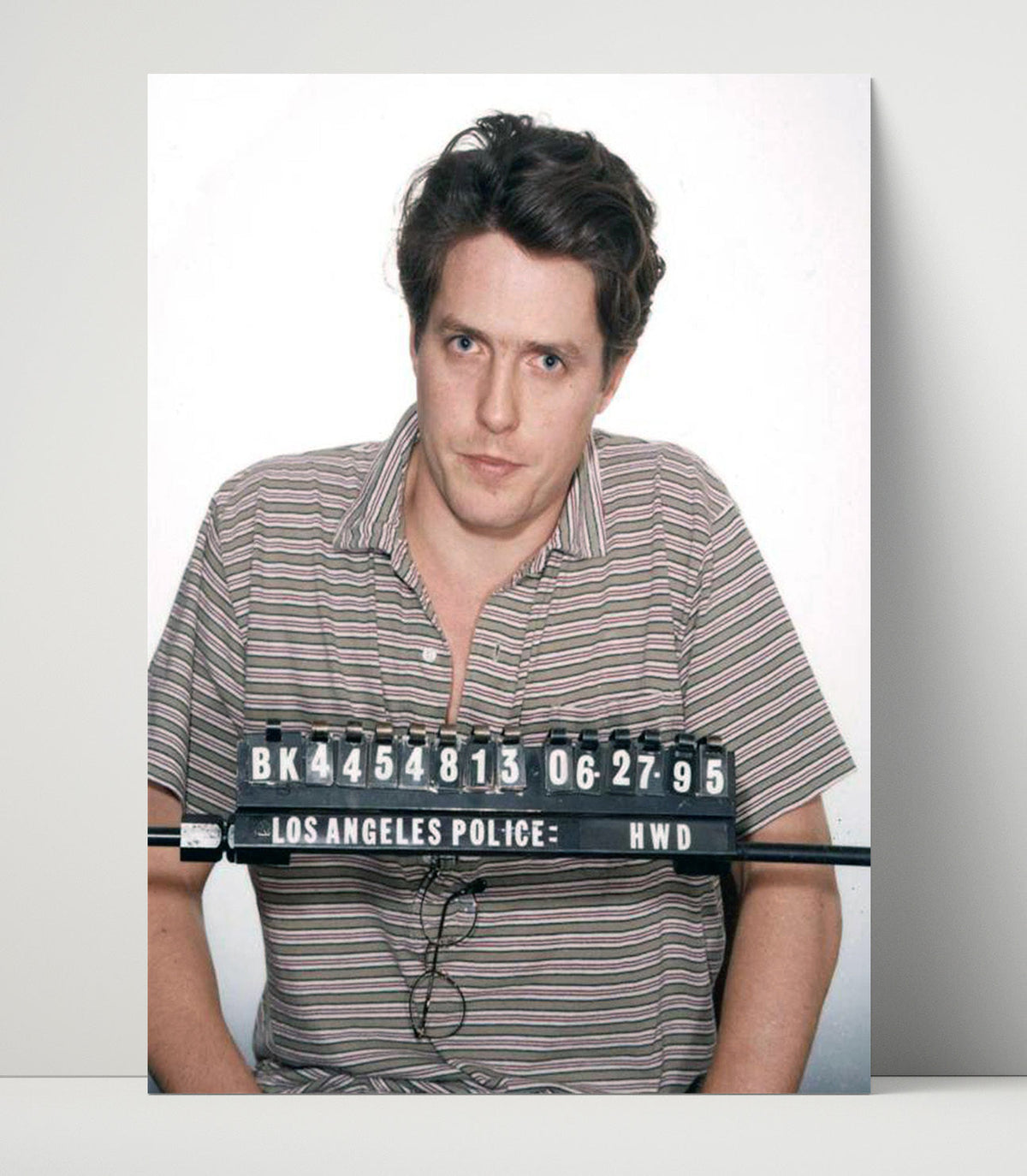 Hugh Grant – Los Angeles Police Arrest 1995 unframed semi-gloss poster print