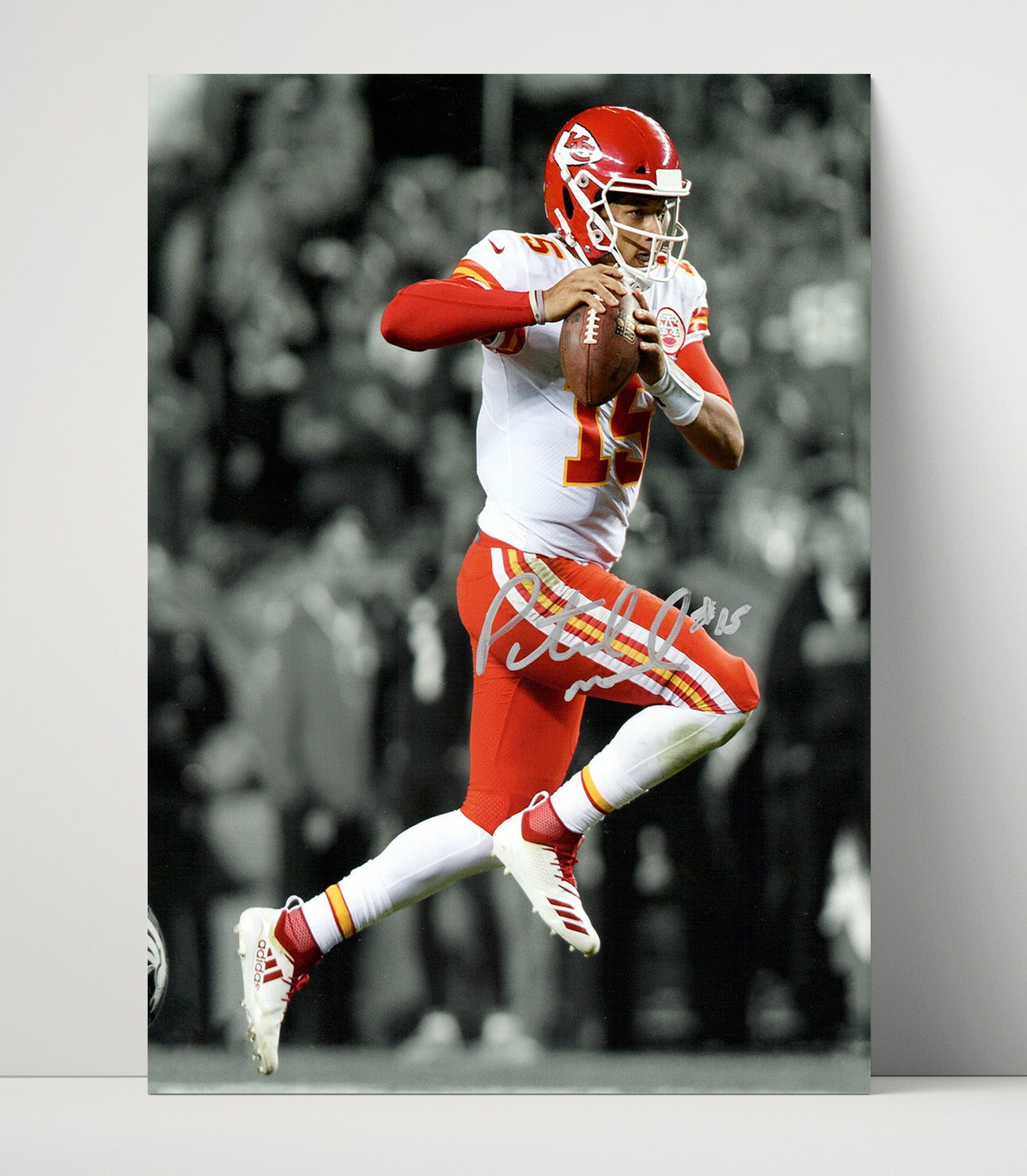 Patrick Mahomes - Showtime Performance football wall art 16x20 Unframed Print