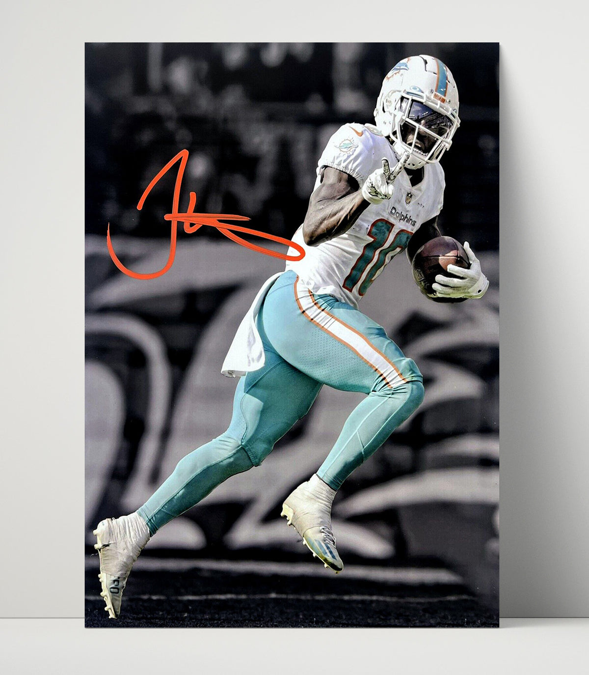 Tyreek Hill - Miami football Receiver Peace Sign Run Celebration football wall art 16x20 Unframed Print