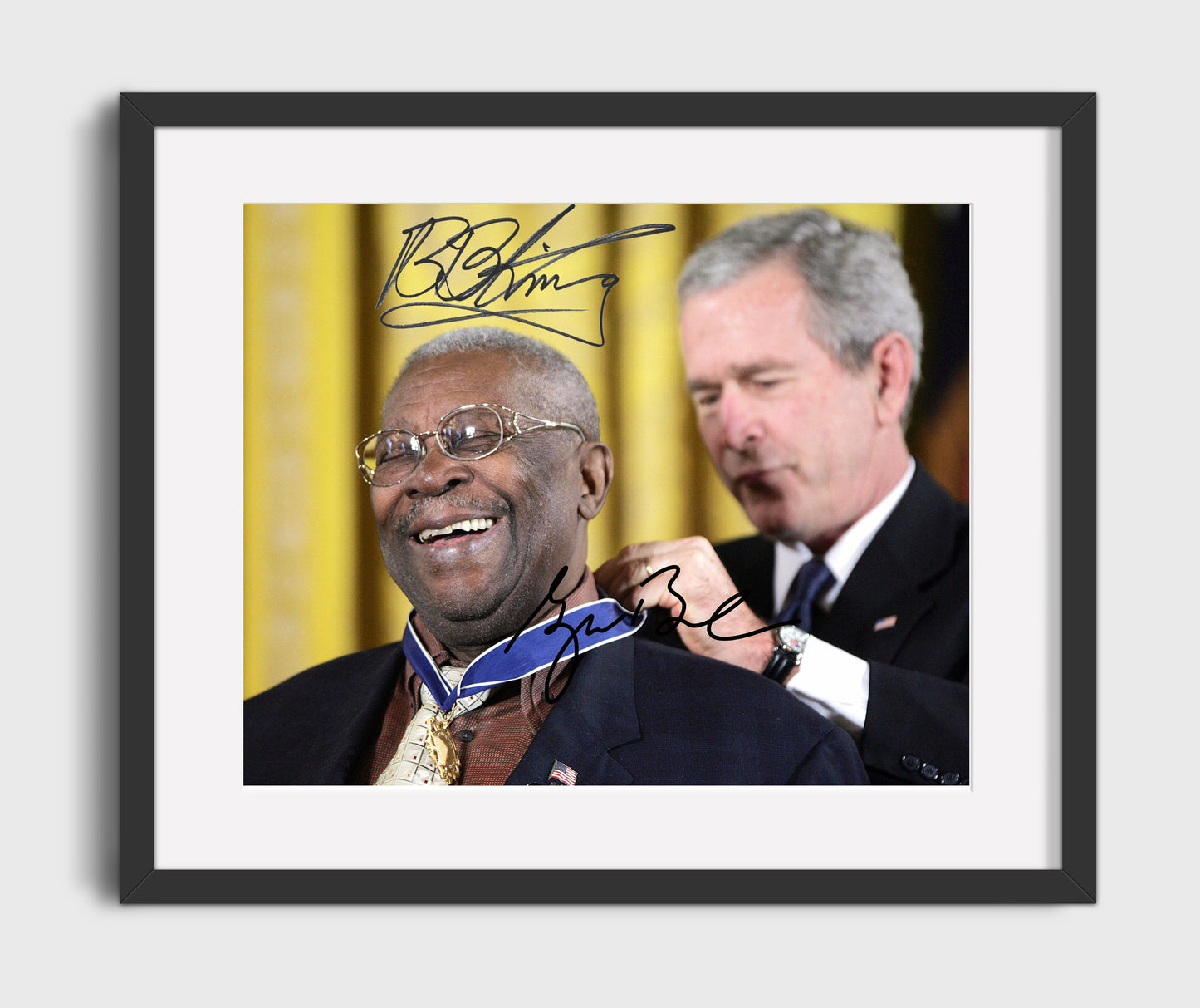 B.B. King and George W. Bush - Presidential Medal of Freedom Ceremony 2006 16x20 Gallery Frame history wall art