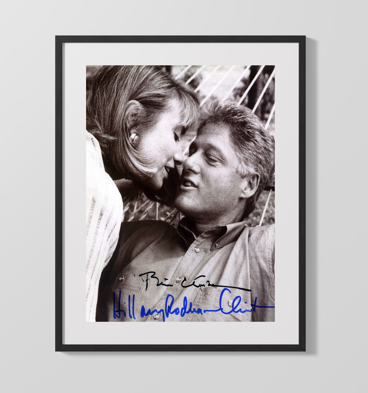 Bill Clinton and Hillary Clinton - Intimate Moment 16x20 Gallery Frame history wall art