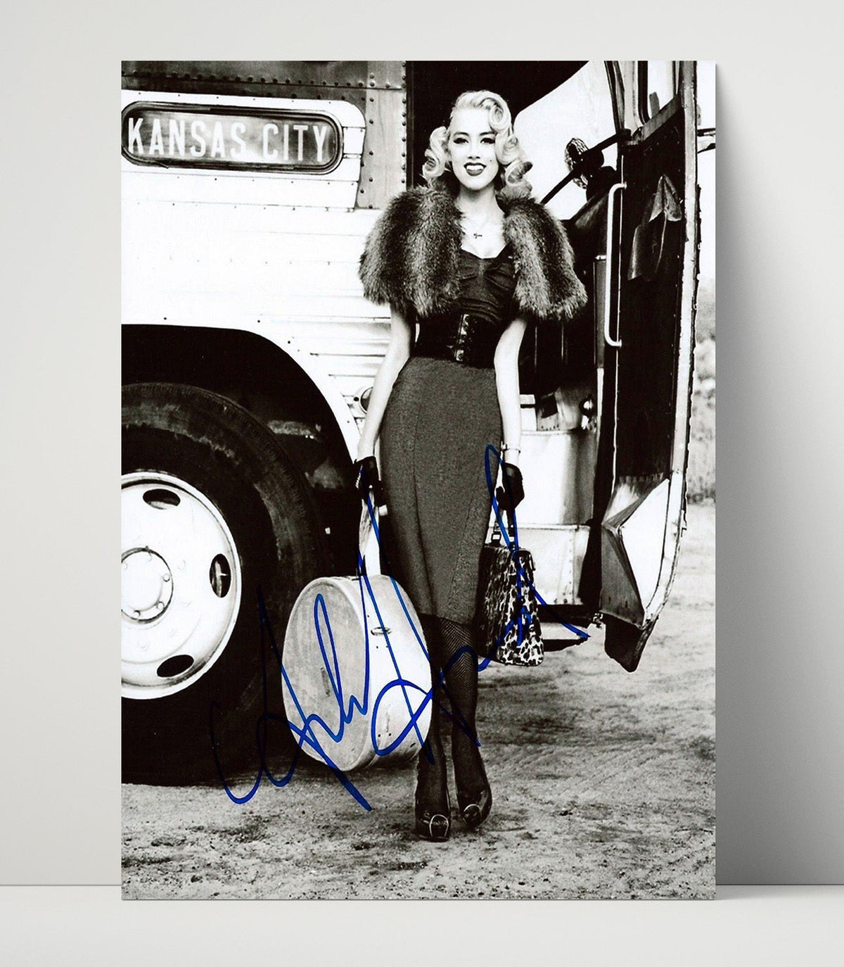Hollywood IconHeadshot – Amber Heard unframed semi-gloss poster print