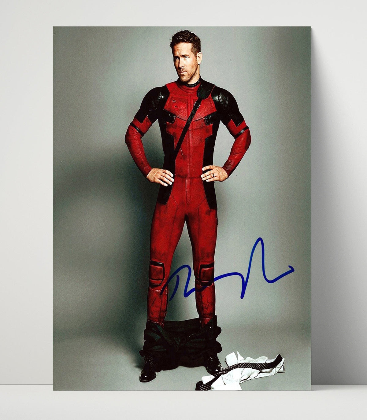 Ryan Reynolds – Deadpool Standoff – Deadpool unframed semi-gloss poster print