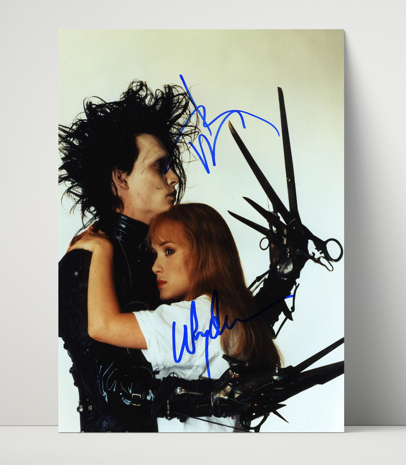 Edward Scissorhands - Johnny Depp - Edward and Winona Ryder - Kim - Gothic Fairy-Tale Embrace movie wall art 16x20 Unframed Print