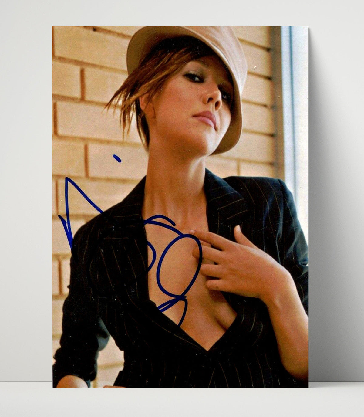 Stylish Pinstripe Hollywood Icon – Maggie Gyllenhaal unframed semi-gloss poster print