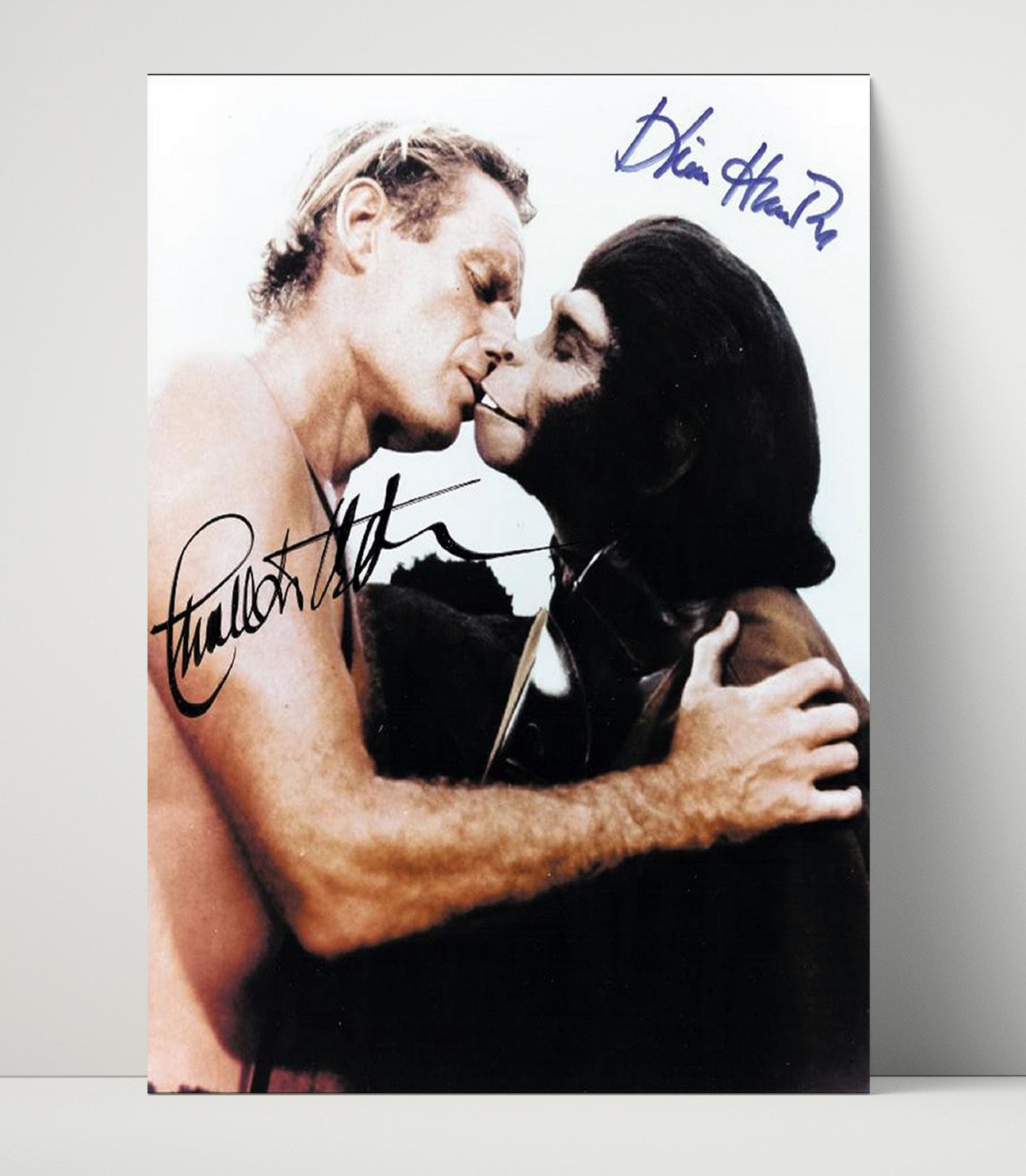Planet of the Apes - Charlton Heston - Taylor and Kim Hunter - Zira - Human Ape Kiss Scene movie wall art 16x20 Unframed Print