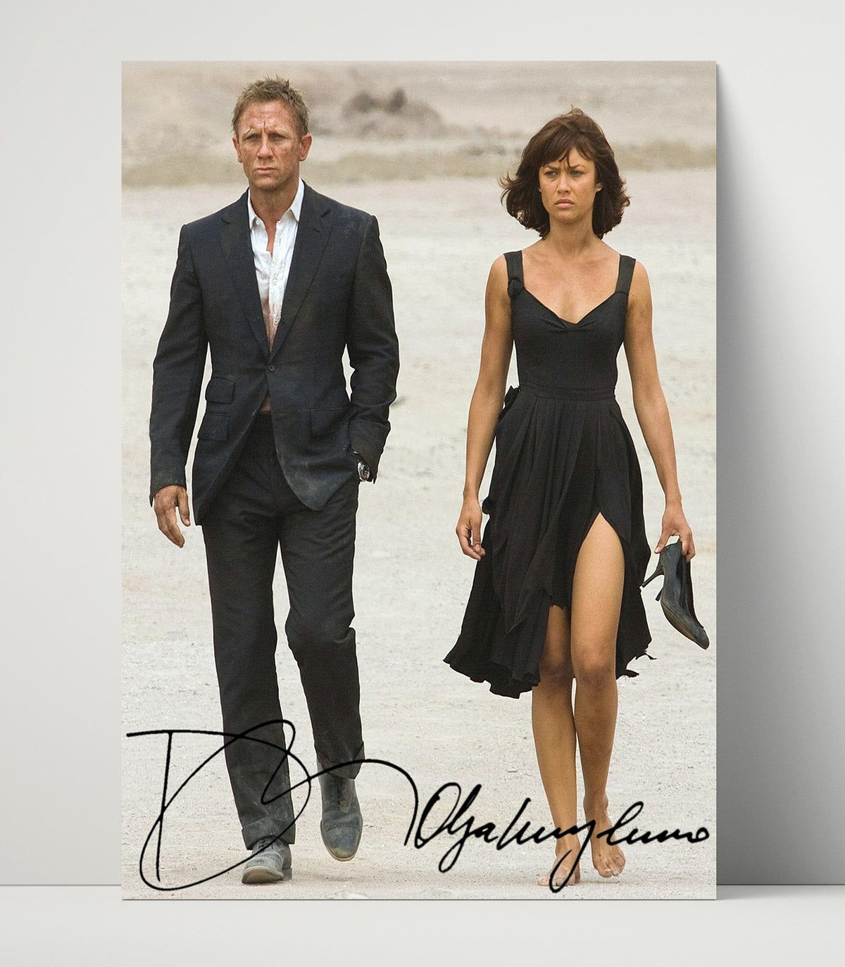 Quantum of Solace - Daniel Craig Olga Kurylenko Desert Mission Walk movie wall art 16x20 Unframed Print