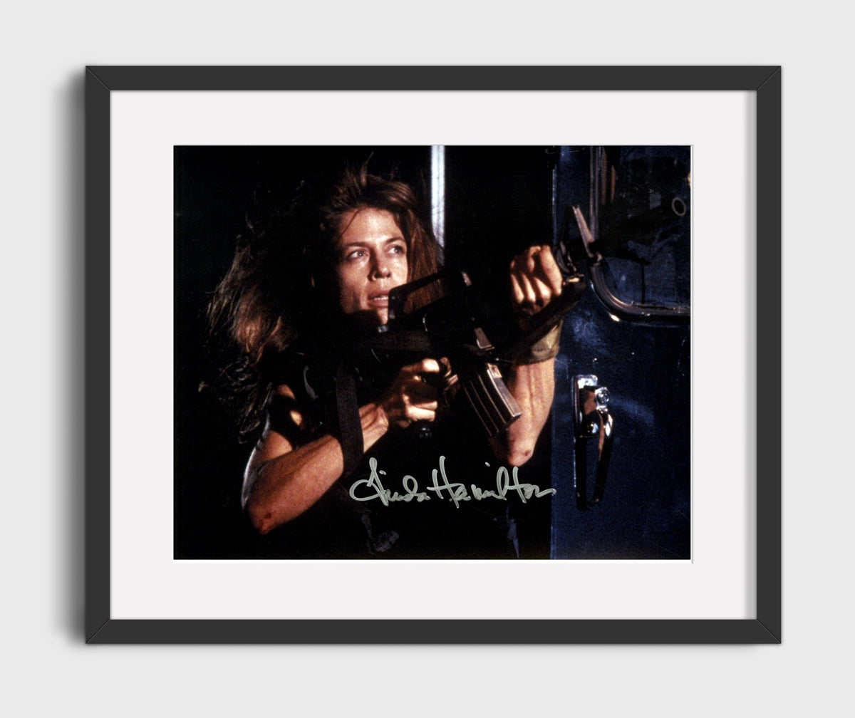 Terminator 2 Judgment Day - Linda Hamilton - Sarah Connor - Tactical weapon readiness - Movies Framed Print