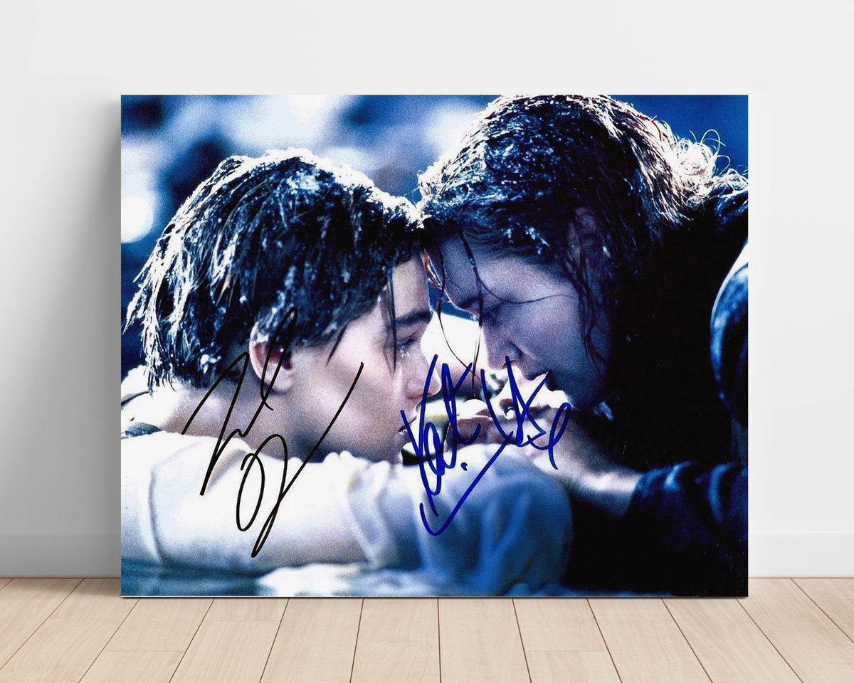 Titanic - Leonardo DiCaprio - Jack Dawson - and Kate Winslet - Rose - Bow embrace horizon moment movie wall art 16x20 Unframed Print