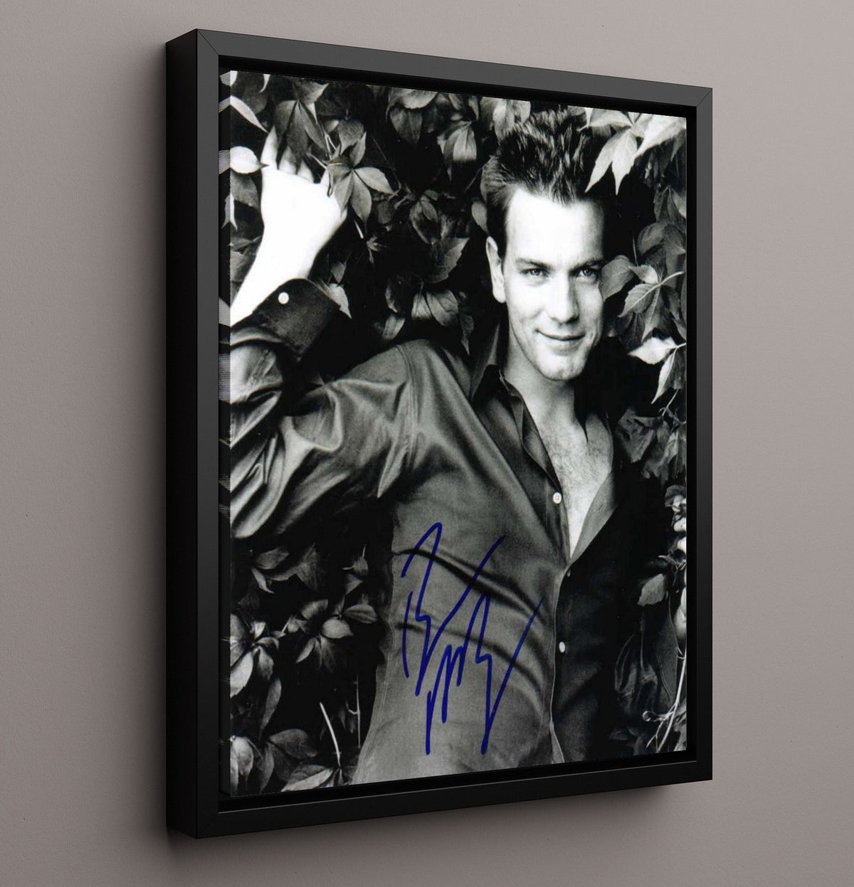 Trainspotting - Ewan McGregor - Mark Renton - Rebel Antihero Attitude movie wall art 16x20 Gallery Frame