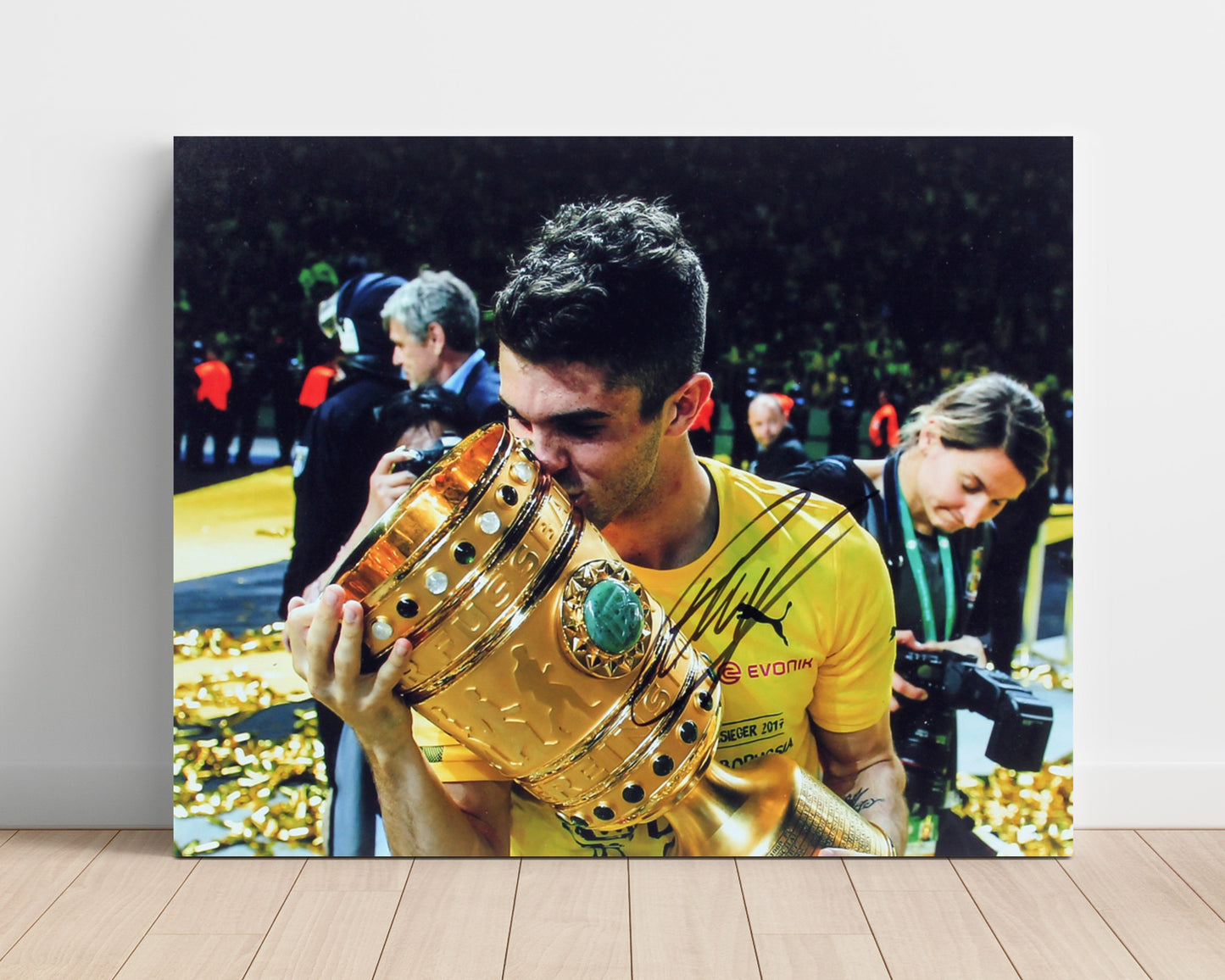 Christian Pulisic Borussia Dortmund DFB Pokal Trophy Kiss Celebration Soccer 16x20 Unframed Print soccer wall art print – Soccer Prints decor