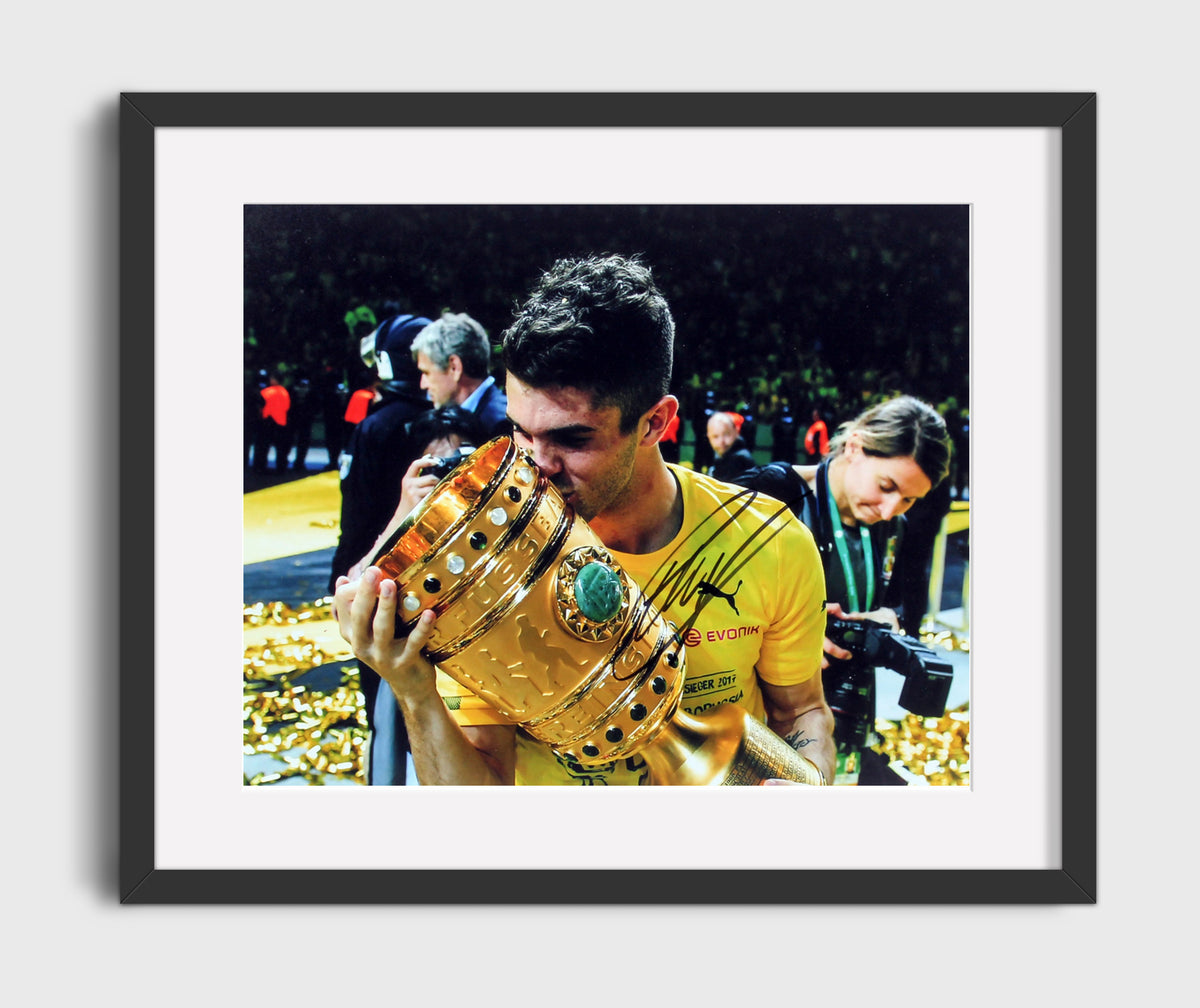 Christian Pulisic Borussia Dortmund DFB Pokal Trophy Kiss Celebration - Gallery Frame soccer wall art