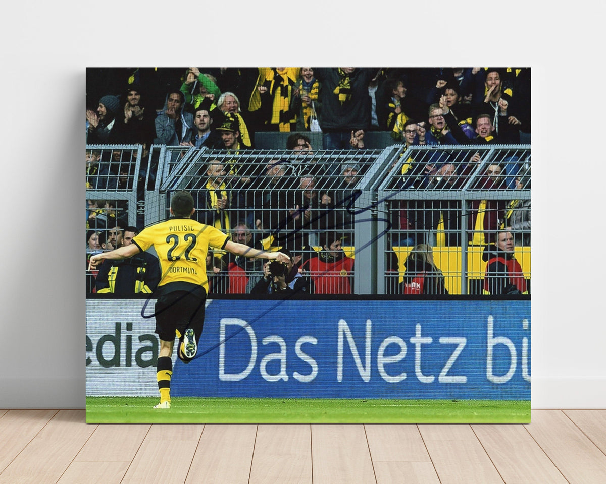 Christian Pulisic – Dortmund Team Celebration Goal Moment unframed semi-gloss poster print