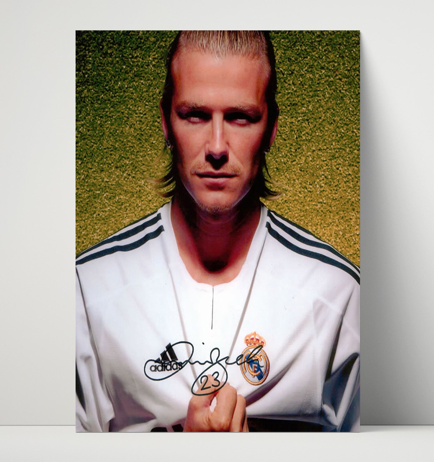 David Beckham Real Madrid Jersey Crest Pride Soccer Print 16x20 Unframed Print soccer wall art print – Soccer Prints decor
