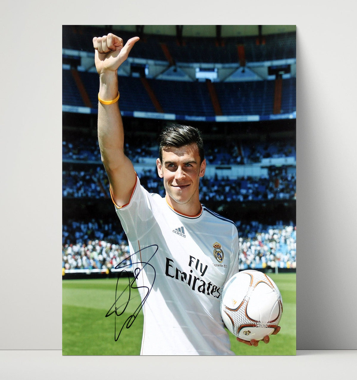 Gareth Bale – Real Madrid Victory Salute Stadium Moment unframed semi-gloss poster print