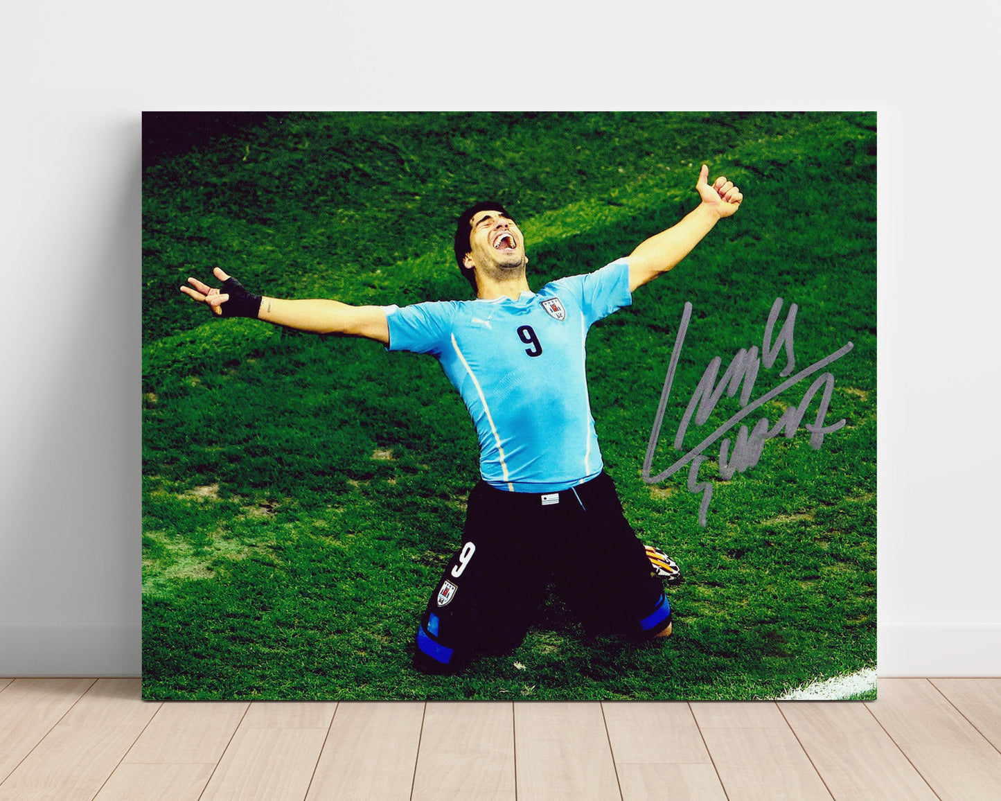 Luis Suarez Uruguay Wild Goal Celebration Print Roar Soccer Print 16x20 Unframed Print soccer wall art print – Soccer Prints decor