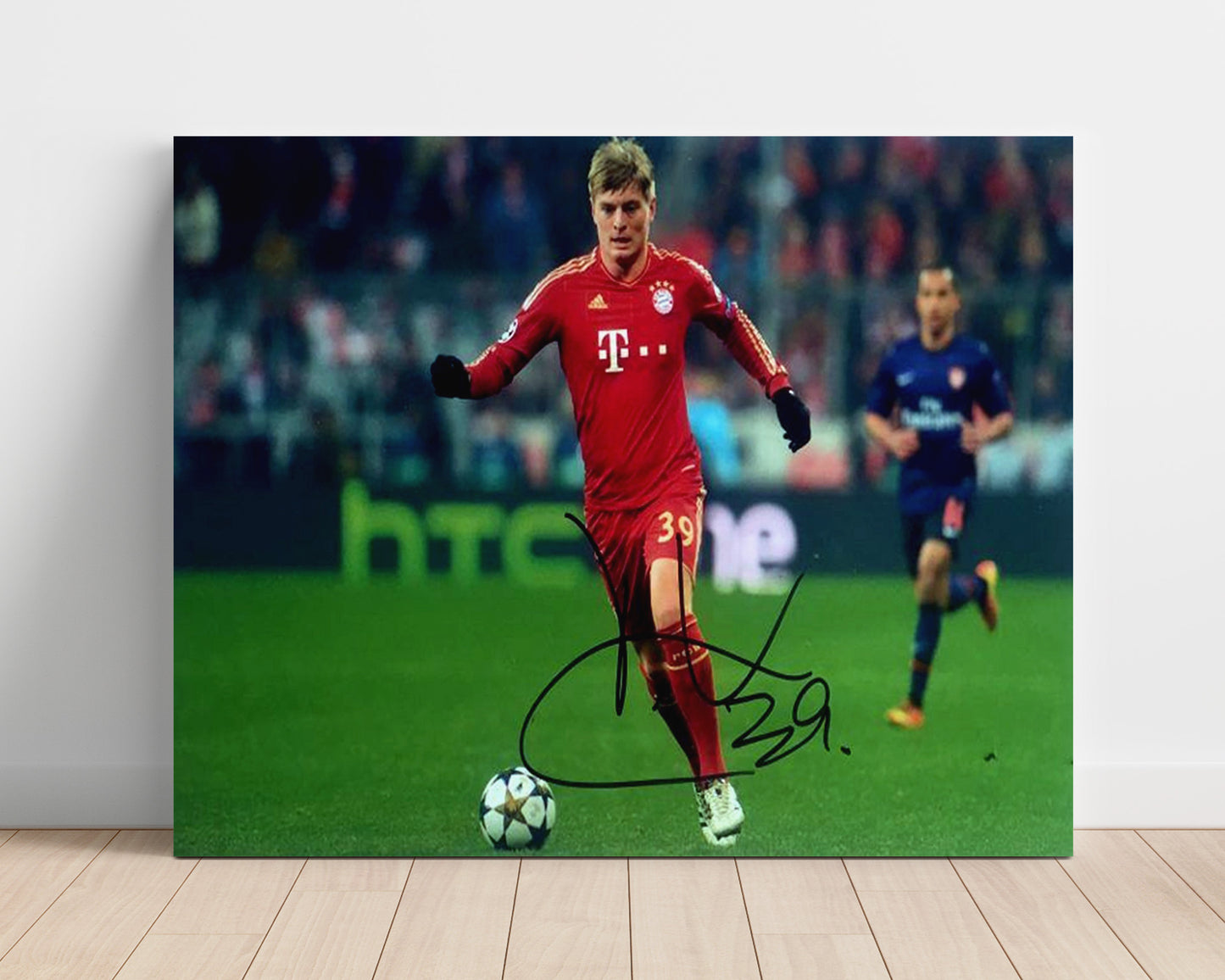 Toni Kroos Real Madrid Midfield Control Dribble Soccer Print 16x20 Unframed Print soccer wall art print – Soccer Prints decor