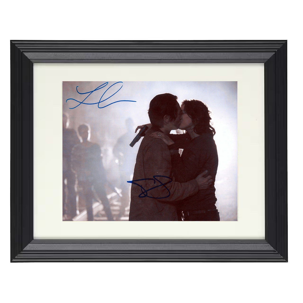 The Walking Dead – Glenn Rhee and Lauren Cohan Emotional – 8x10 black beveled framed television wall art