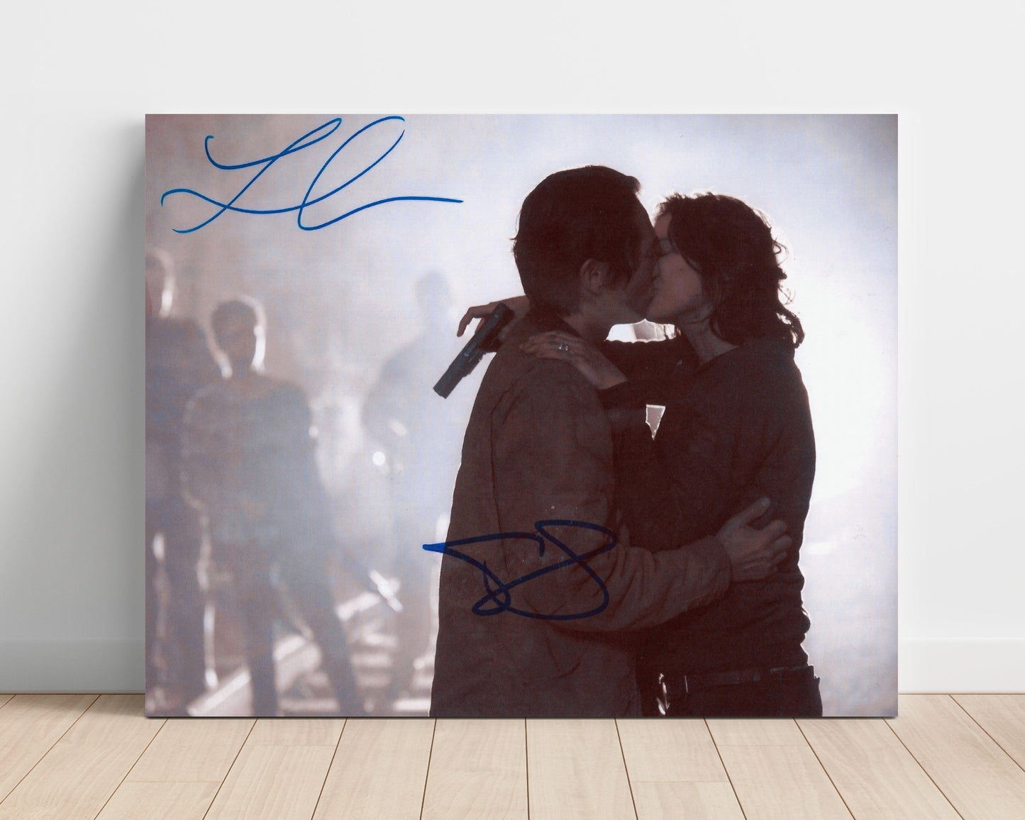 The Walking Dead - Steven Yeun (Glenn Rhee) and Lauren Cohan (Maggie Greene) Emotional Reunion Kiss - Vintage Television Wall Art - 16x20 Unframed Print wall art print - television decor