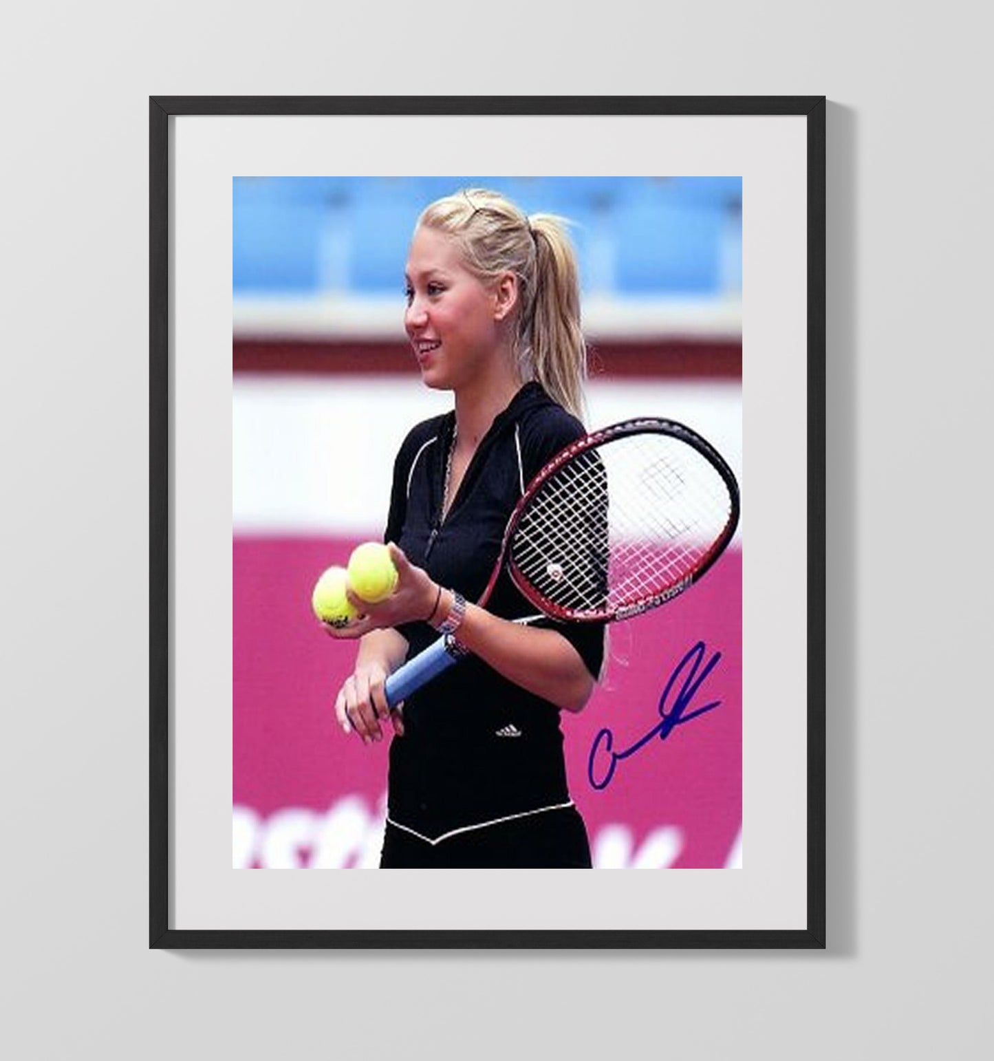 Anna Kournikova - Black Outfit Racket Pose Vintage Tennis Wall Art - 20x24 Canvas