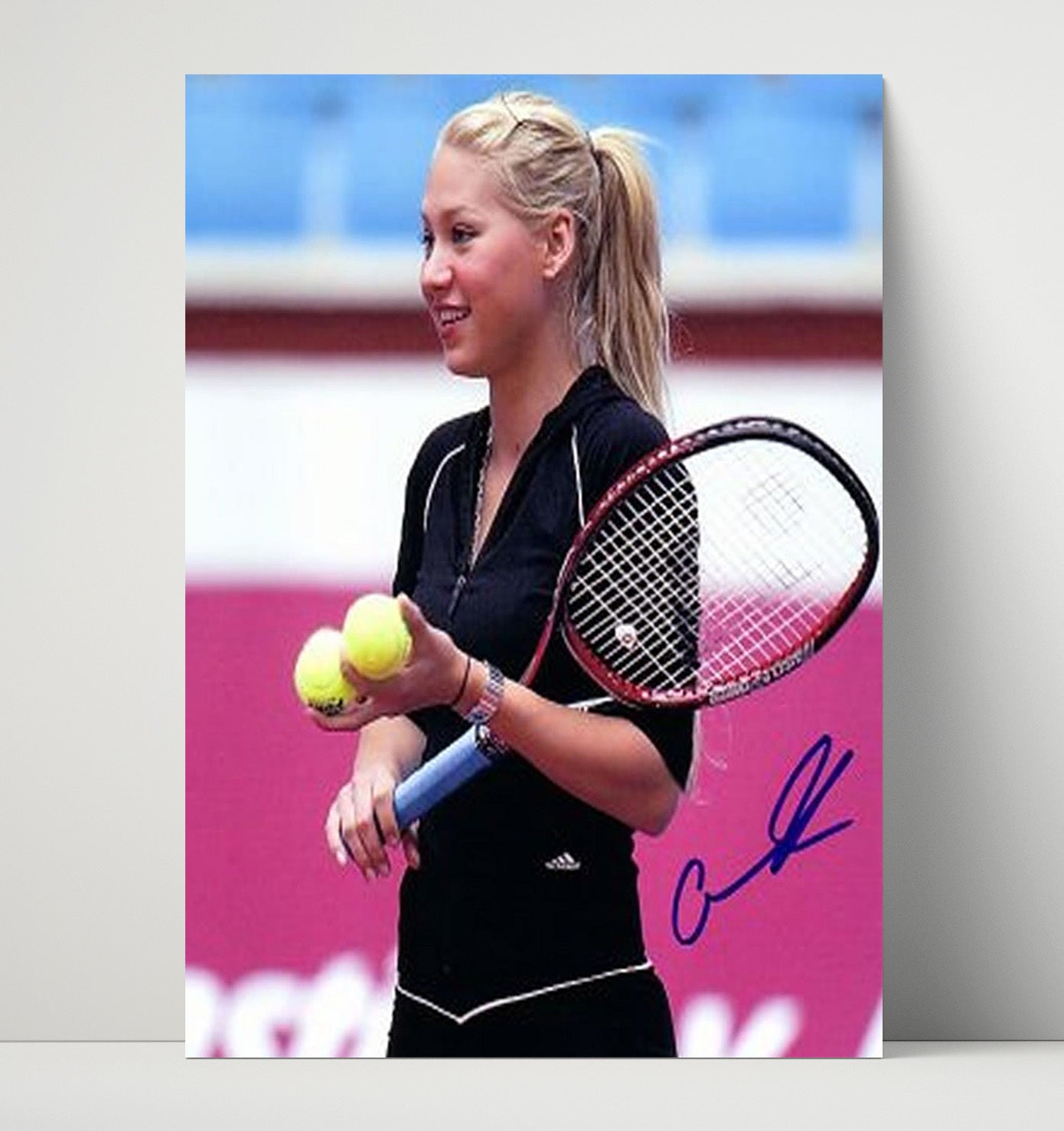 Anna Kournikova - Black Outfit Racket Pose Tennis Wall Art 16x20 Unframed Print wall art print – Tennis Wall Art decor