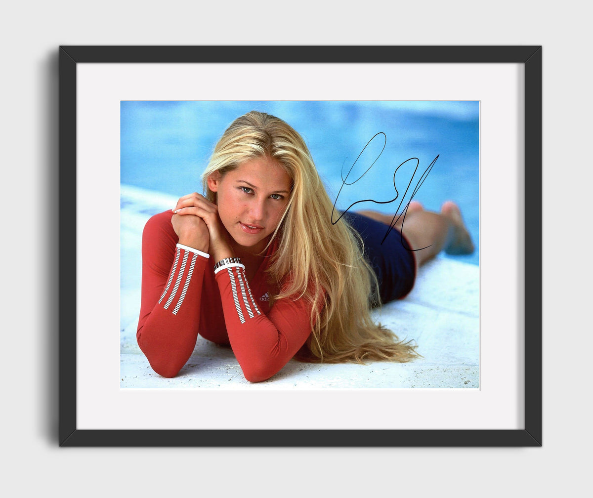 Anna Kournikova - Courtside Glamour Pose Vintage Tennis Wall Art - 20x24 Canvas
