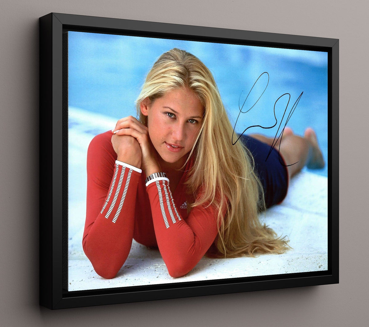 Anna Kournikova - Courtside Glamour Pose Vintage Tennis Wall Art - 16x20 Gallery Frame