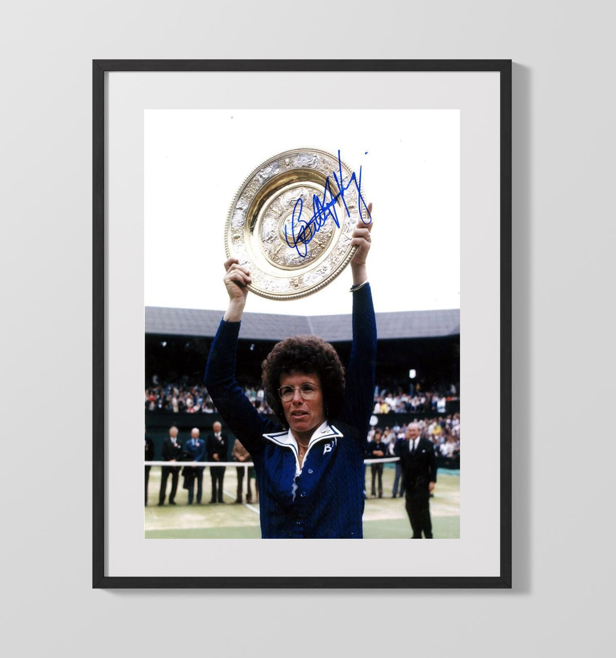Billie Jean King - Wimbledon Trophy Celebration Vintage Tennis Wall Art - 20x24 Canvas