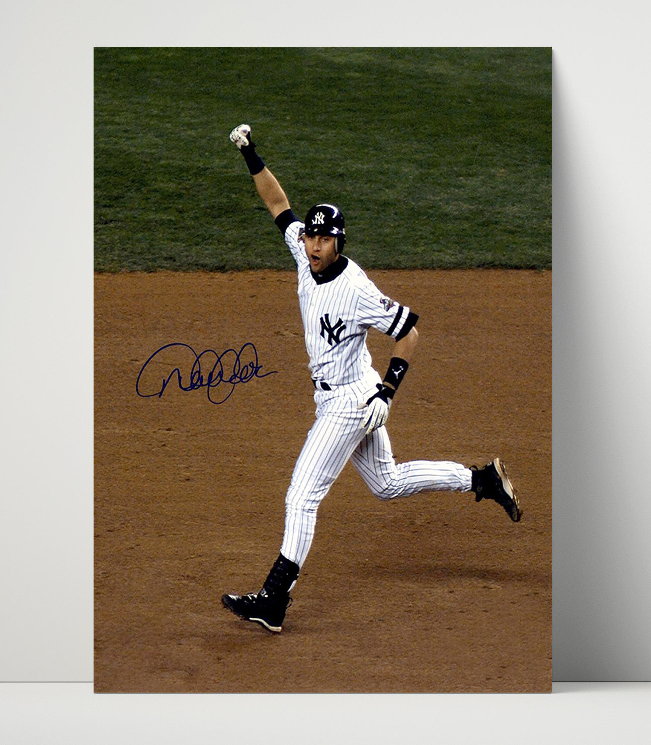 Derek Jeter - New York Baseball 2001 Series Moment Wall Art 16x20 Unframed Print wall art print – Baseball Wall Art decor