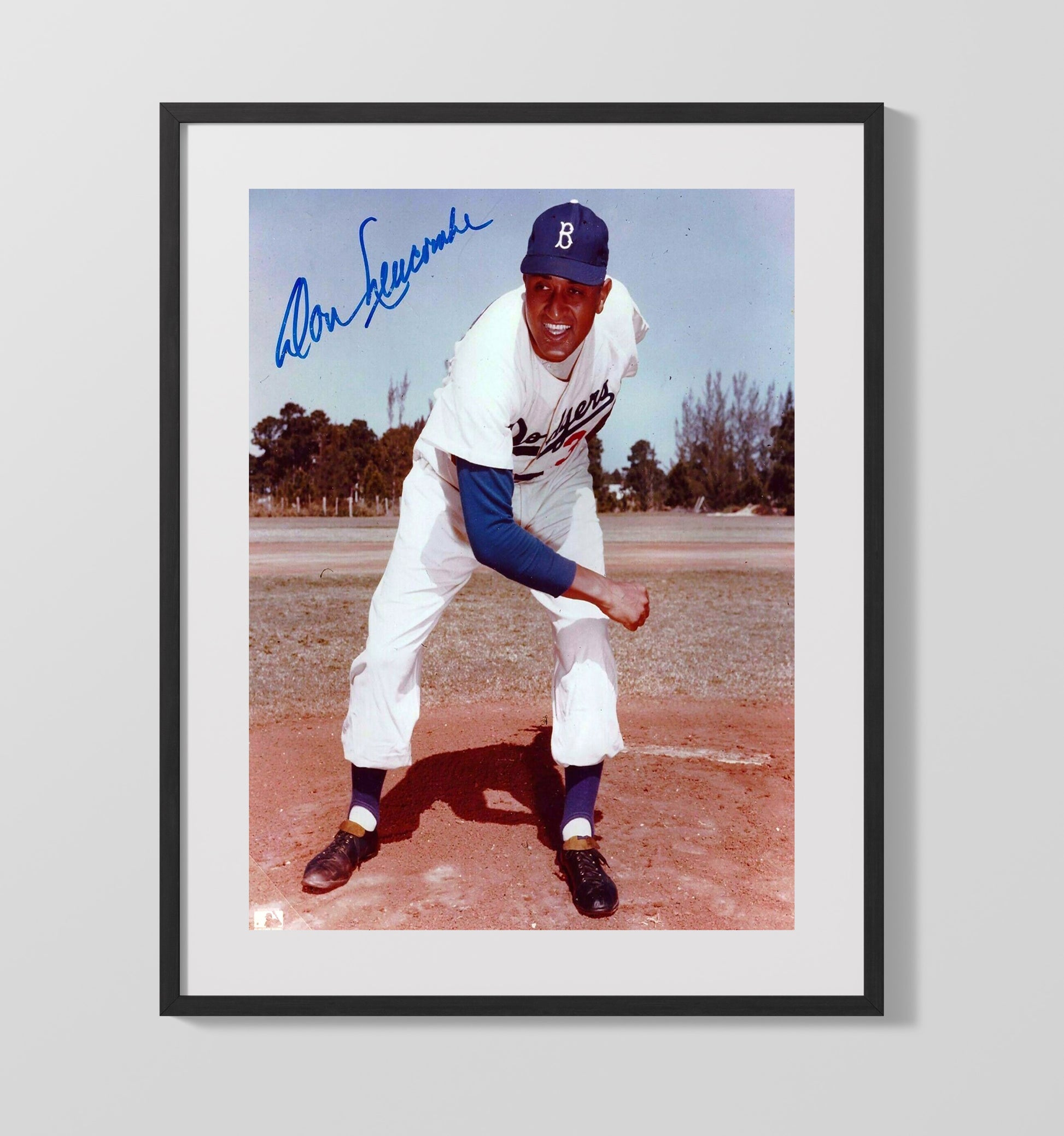 Don Newcombe - Fielding Pose Baseball Wall Art 16x20 Gallery Frame wall art print – Baseball Wall Art decor