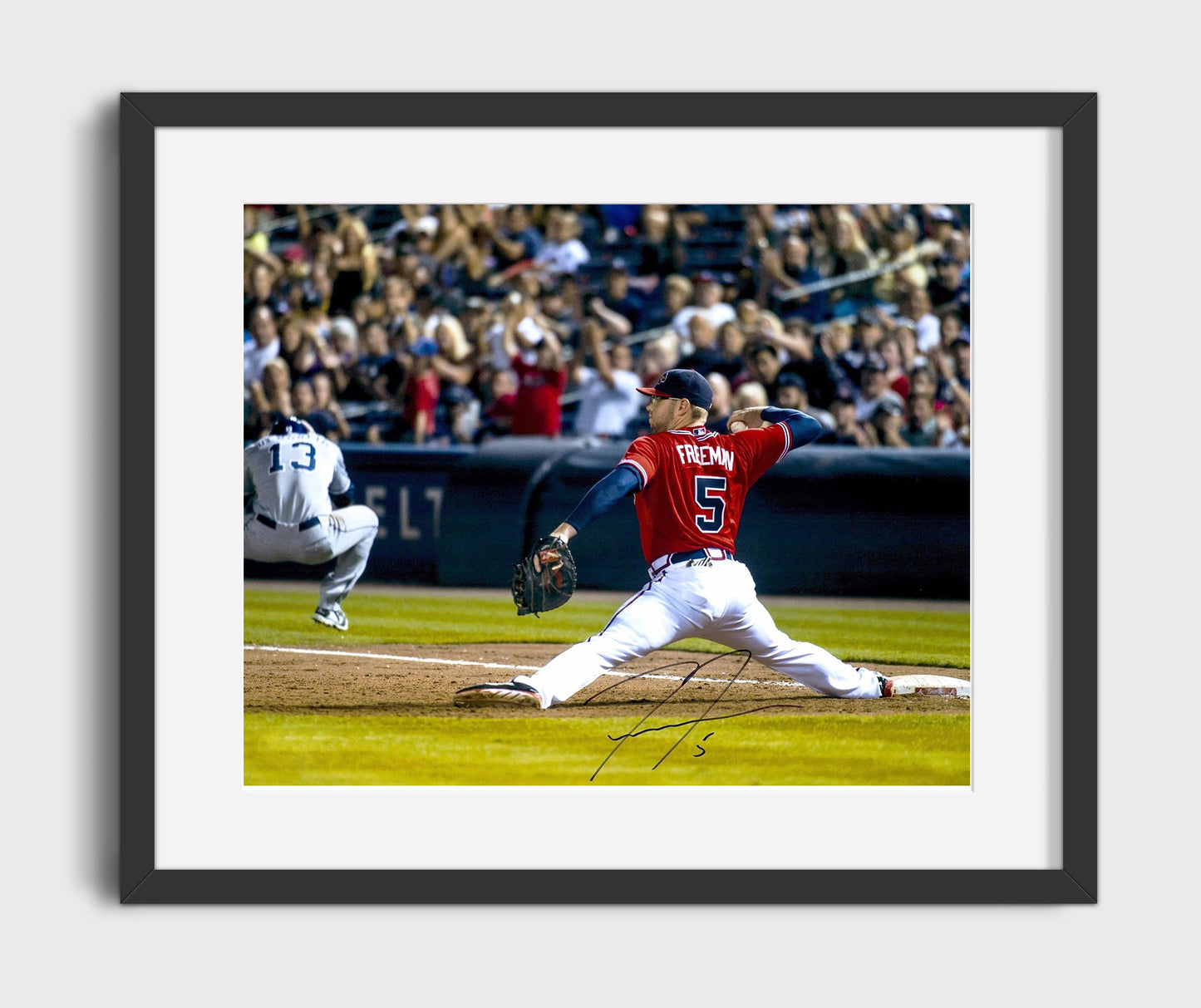 Freddie Freeman - Stretch at First Base Baseball Wall Art 16x20 Gallery Frame wall art print – Baseball Wall Art decor