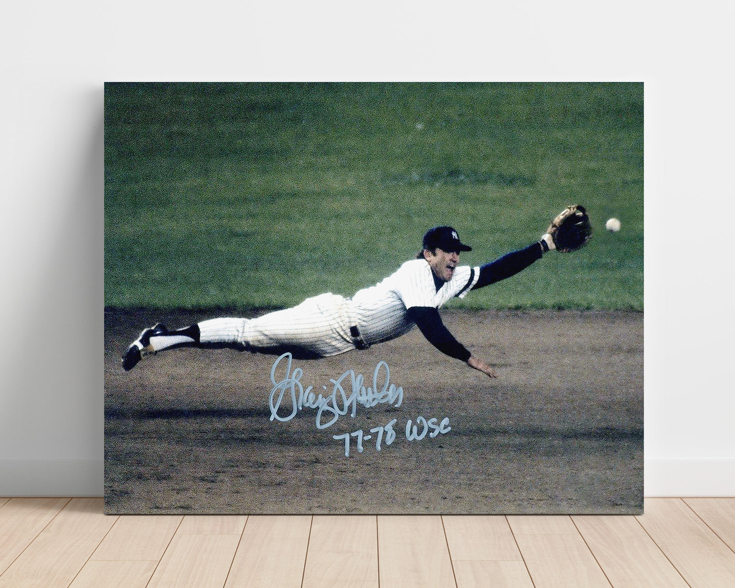 Graig Nettles - Diving Stop Glove Meets Dirt Baseball Wall Art 16x20 Unframed Print wall art print – Baseball Wall Art decor