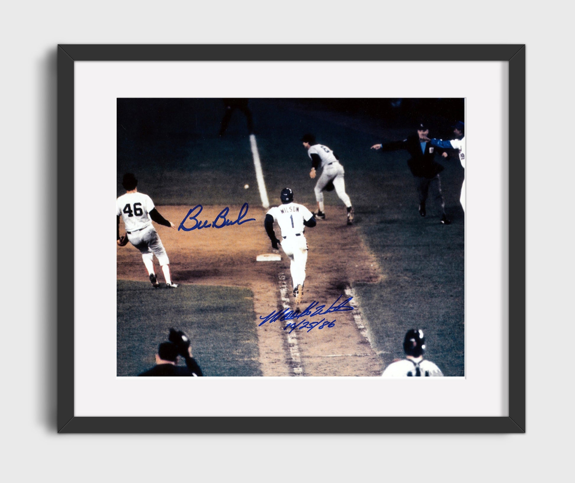 Mookie Wilson and Bill Buckner - Ball Through the Legs Spotlight Baseball Wall Art 16x20 Gallery Frame wall art print – Baseball Wall Art decor