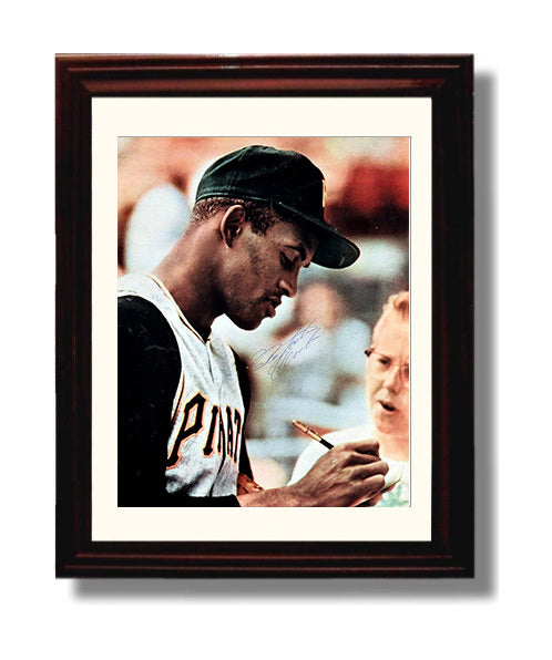 Roberto Clemente - Pittsburgh Legend Close Up Autograph Moment Baseball Wall Art 8x10 Beveled Frame wall art print – Baseball Wall Art decor
