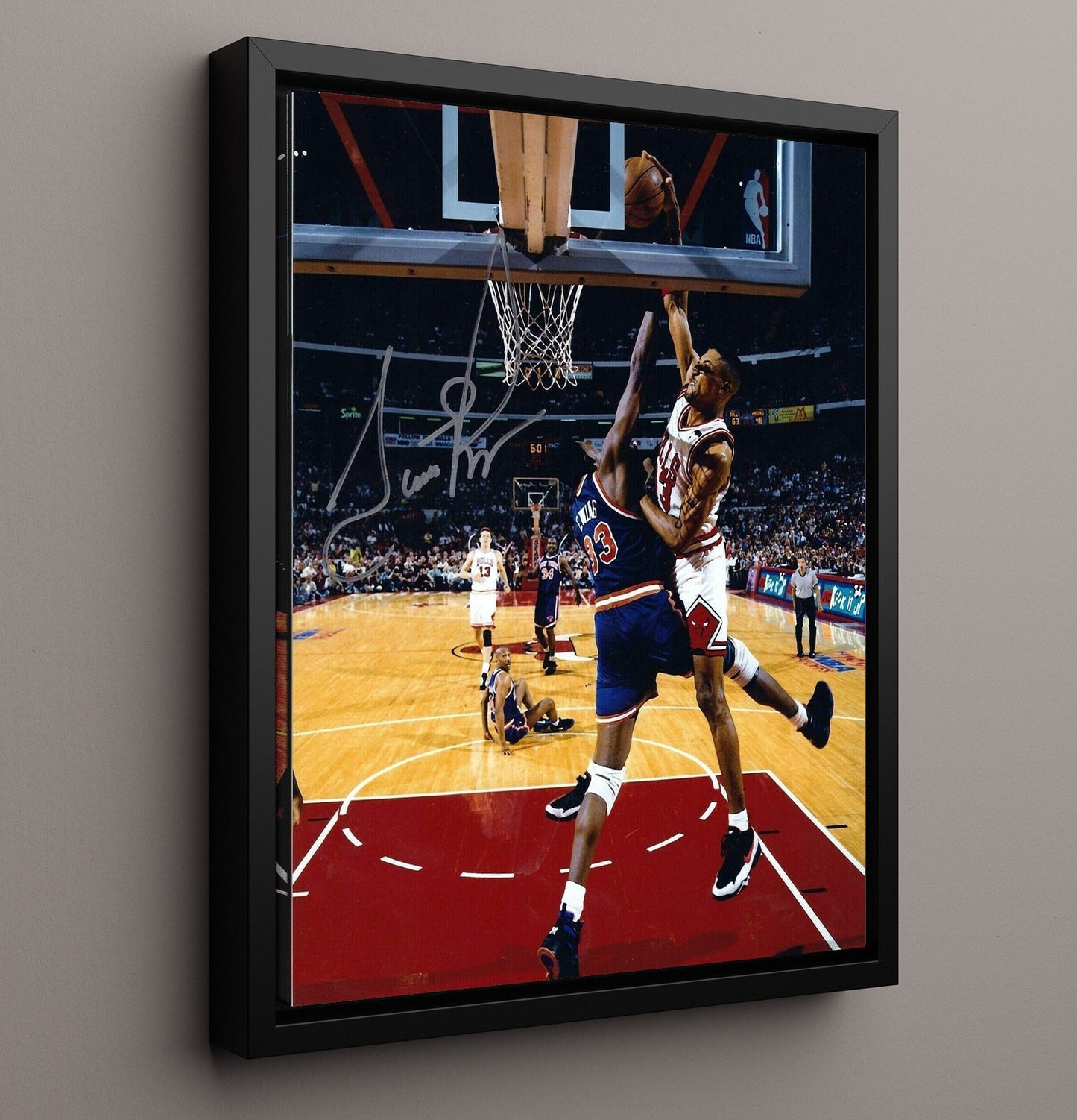 Scottie Pippen Chicago Posterized Power Over New York Spotlight Basketball Wall Art 16x20 Framed Canvas basketball wall art print
