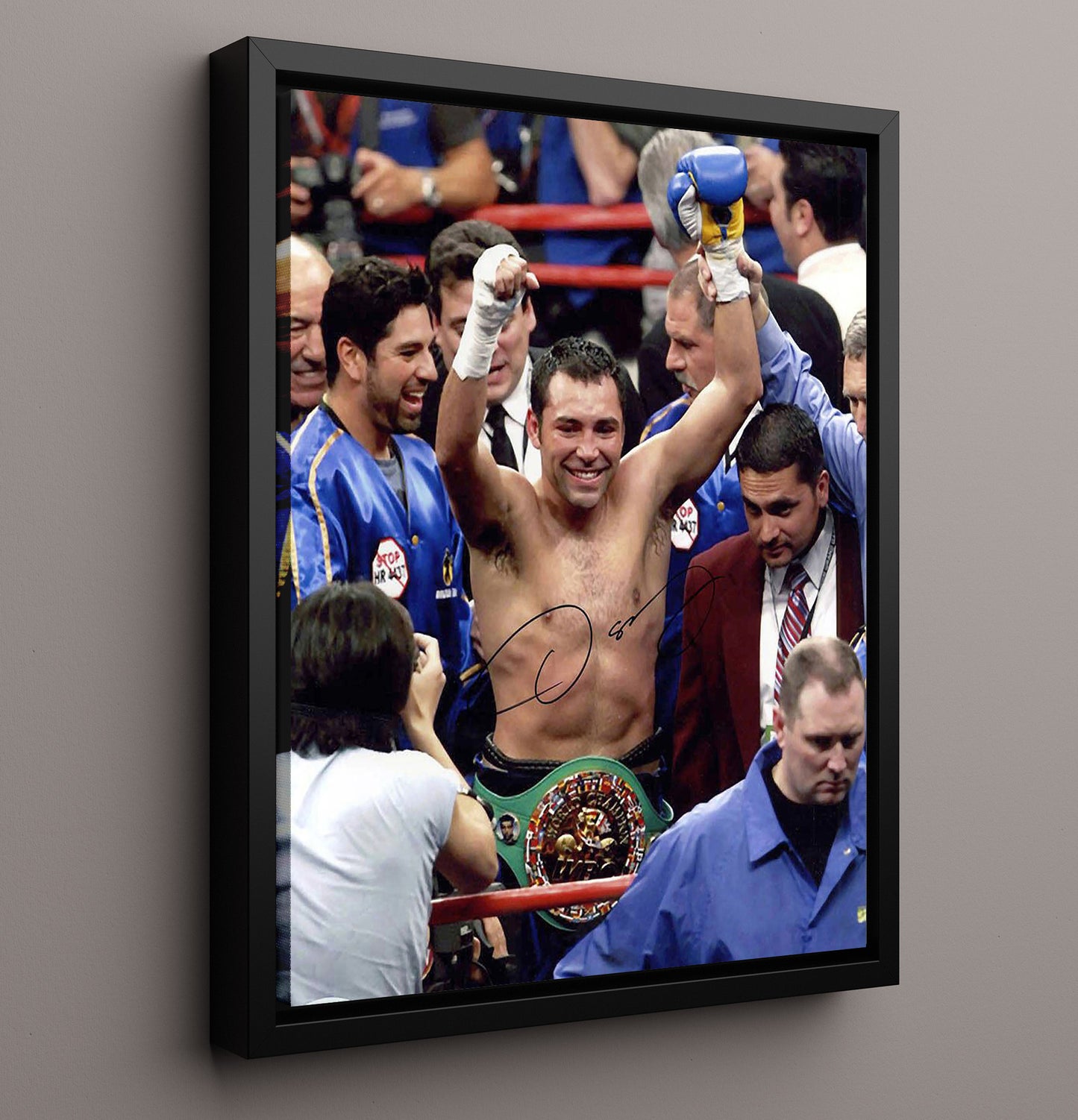 Oscar De La Hoya WBC Champion Victory 16x20 Framed Canvas boxing wall art print – Boxing Wall Art decor