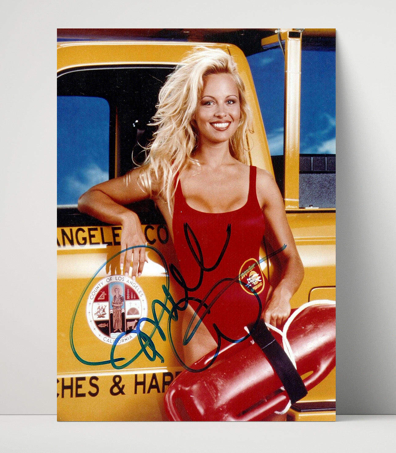 Pamela Anderson – Baywatch Lifeguard unframed semi-gloss poster print