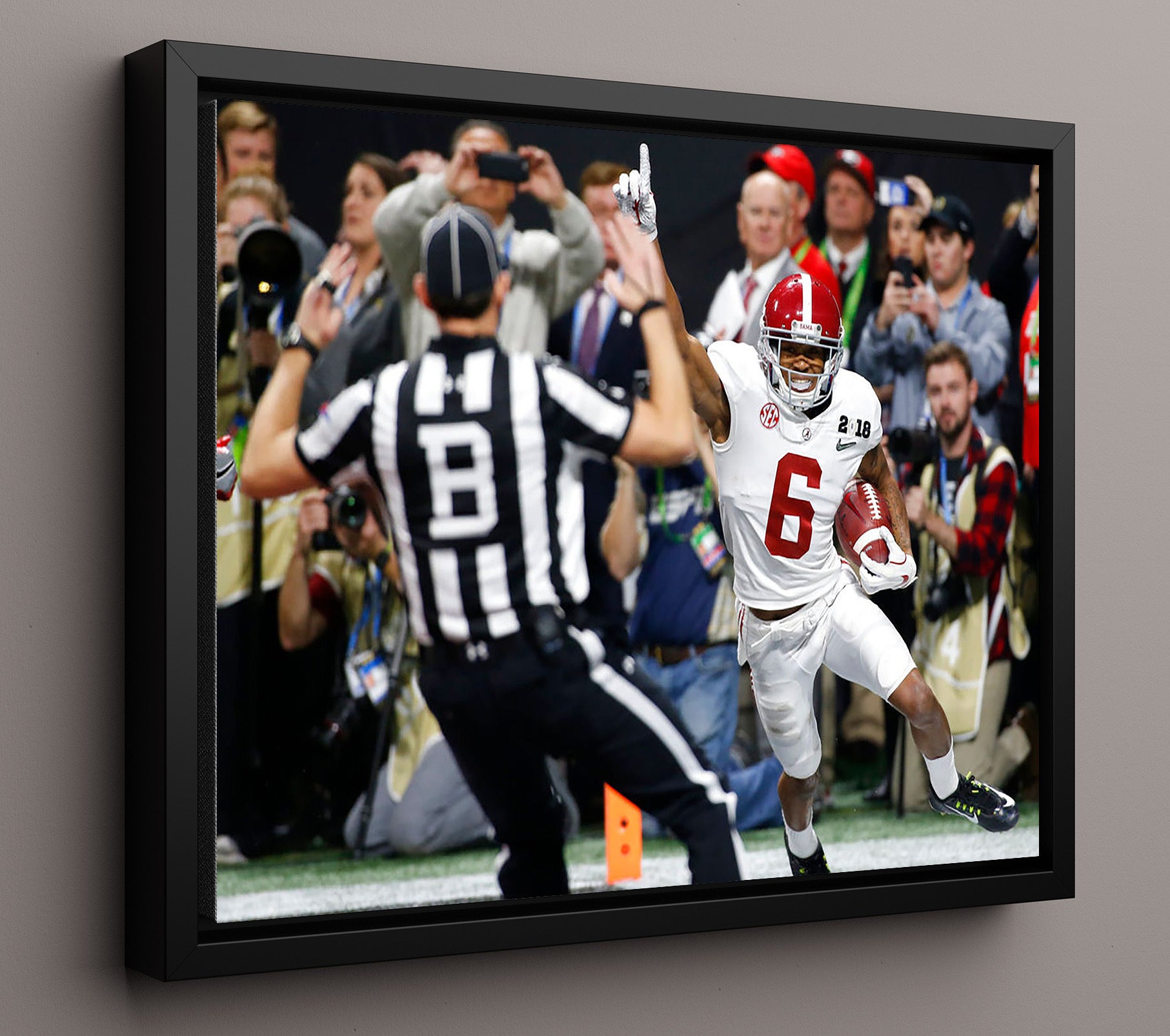 Alabama Football DeVonta Smith End Zone Signal vs Official College Football Wall Art 16x20 Framed Canvas wall art print – College Football decor