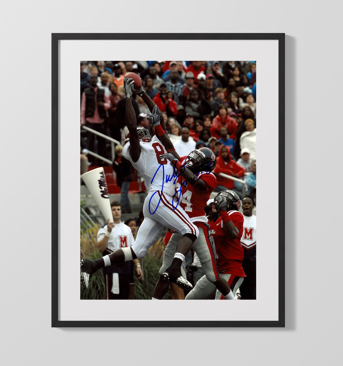 Alabama Football Julio Jones Elite Catch Over Defender College Football Wall Art 16x20 Gallery Frame wall art print – College Football decor