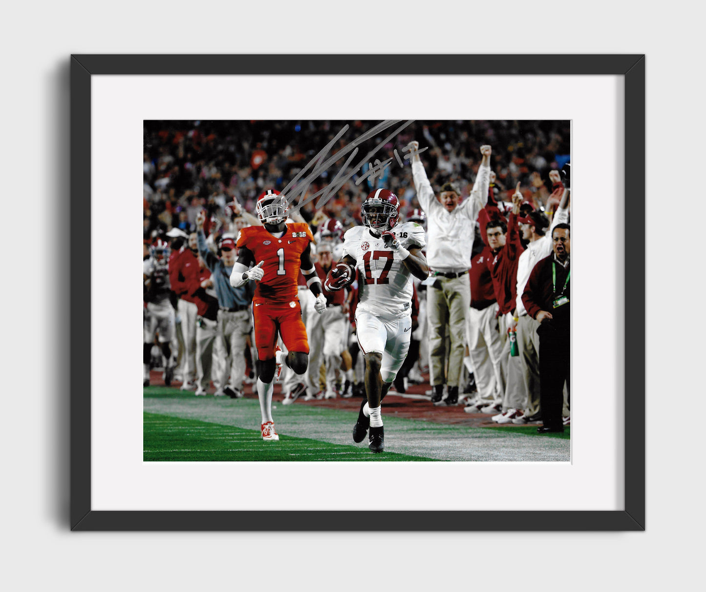 Alabama Football Kenyan Drake Sideline Sprint Breakaway Touchdown Run College Football Wall Art 16x20 Gallery Frame wall art print – College Football decor