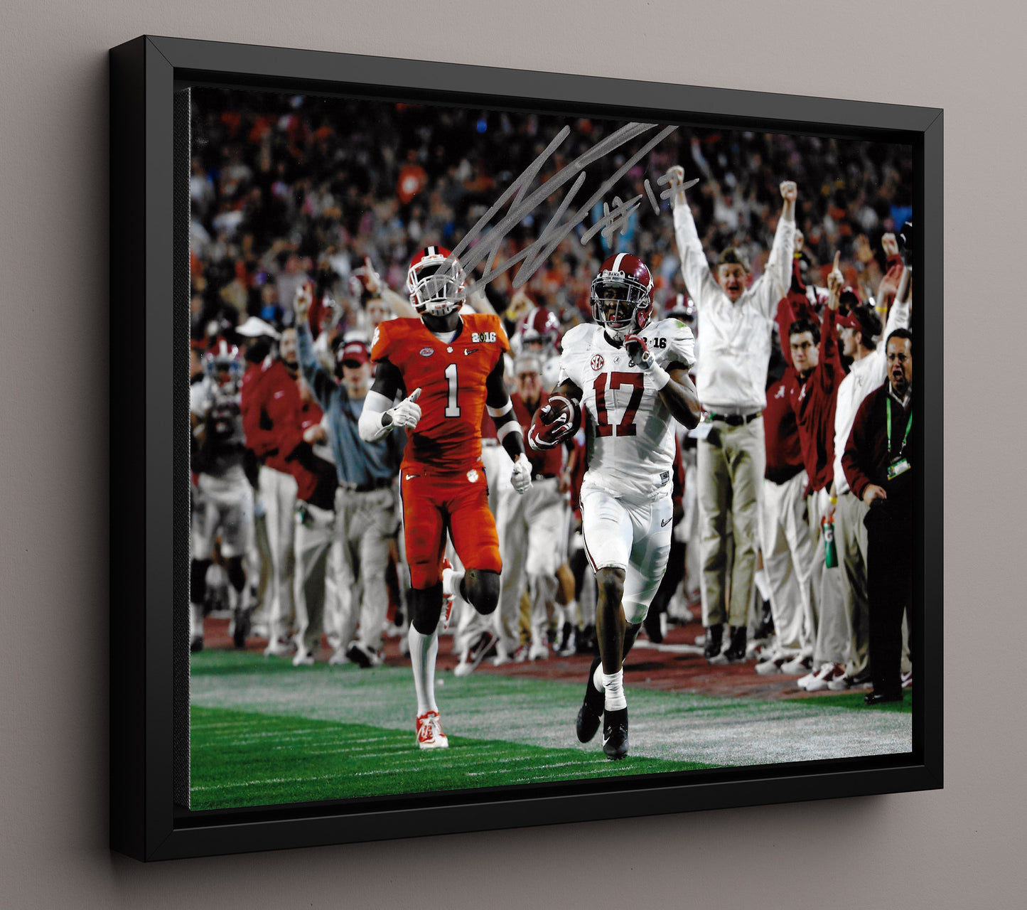 Alabama Football Kenyan Drake Sideline Sprint Breakaway Touchdown Run College Football Wall Art 16x20 Framed Canvas wall art print – College Football decor