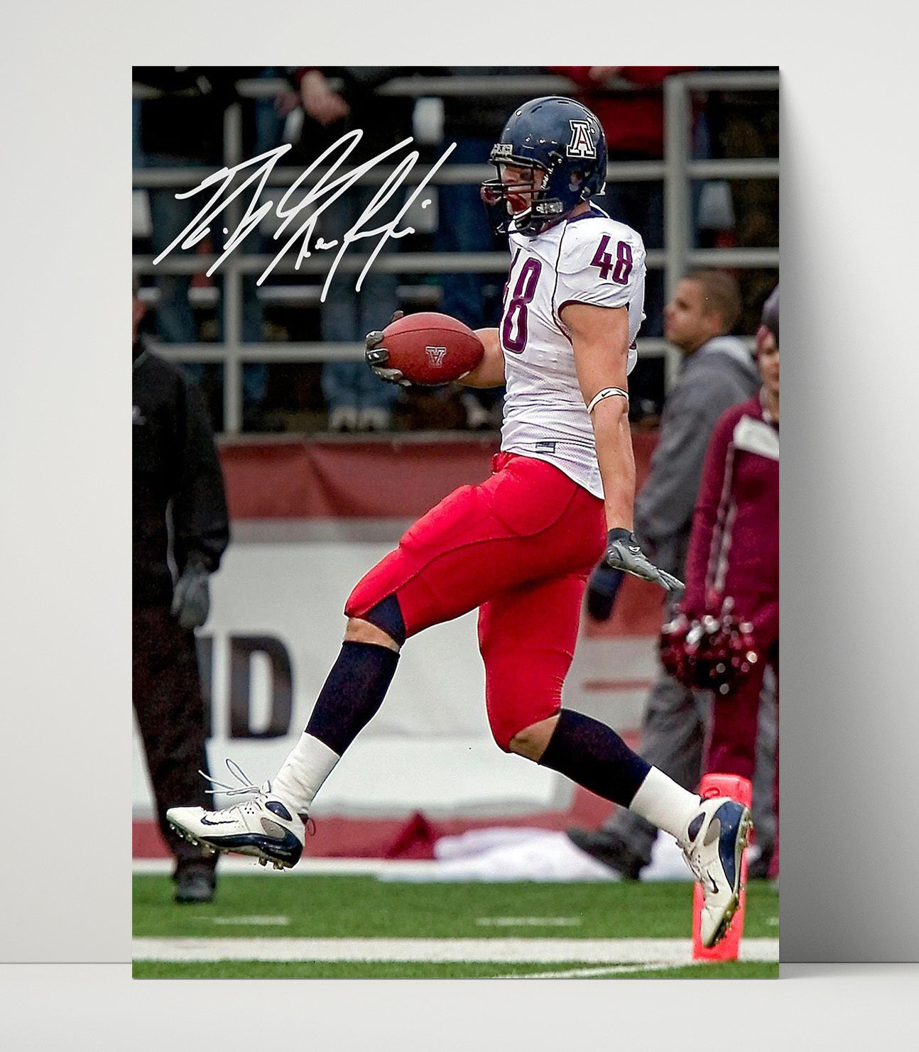 Arizona football Rob Gronkowski End Zone Strike Breakthrough College Football Wall Art 16x20 Unframed Print wall art print – College Football decor