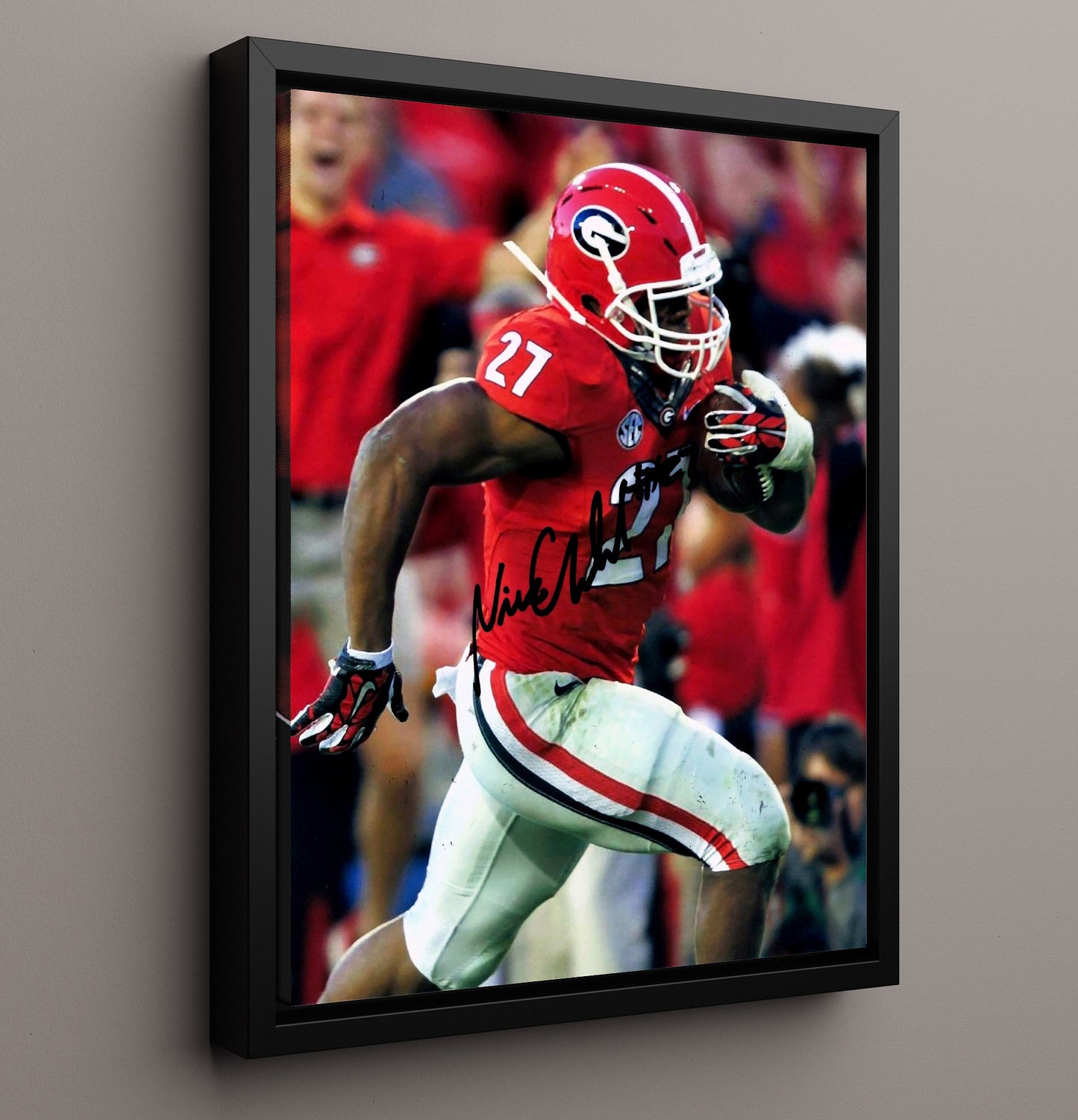 Georgia Football Nick Chubb Breakaway Run Power College Football Wall Art 16x20 Framed Canvas wall art print – College Football decor