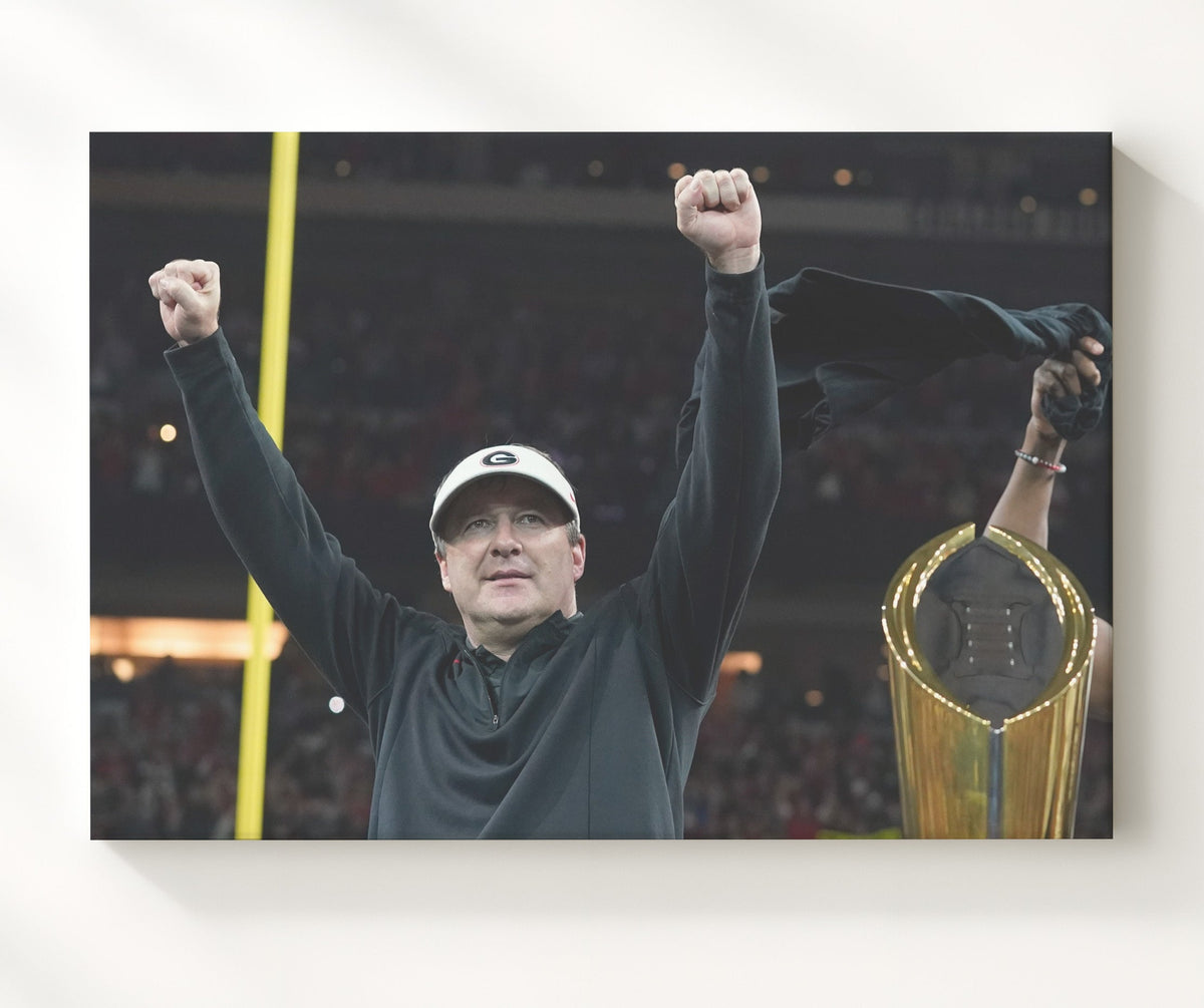 Georgia Football - Stetson Bennett National Championship Trophy Kiss 2022 8x10 Canvas college football wall art