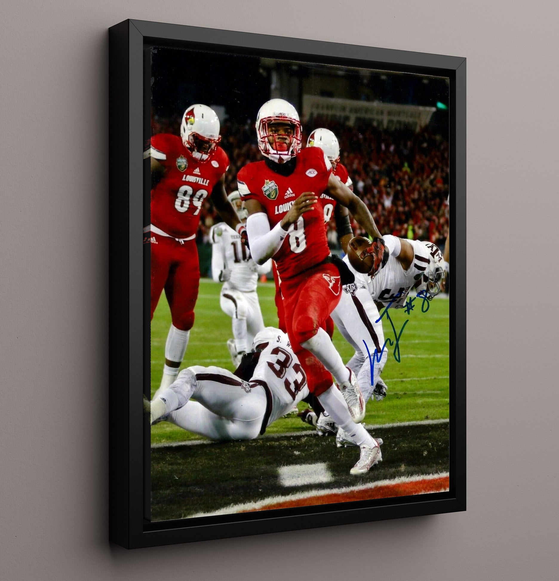 Louisville Football Lamar Jackson Explosive Touchdown Run College Football Wall Art 16x20 Framed Canvas wall art print – College Football decor