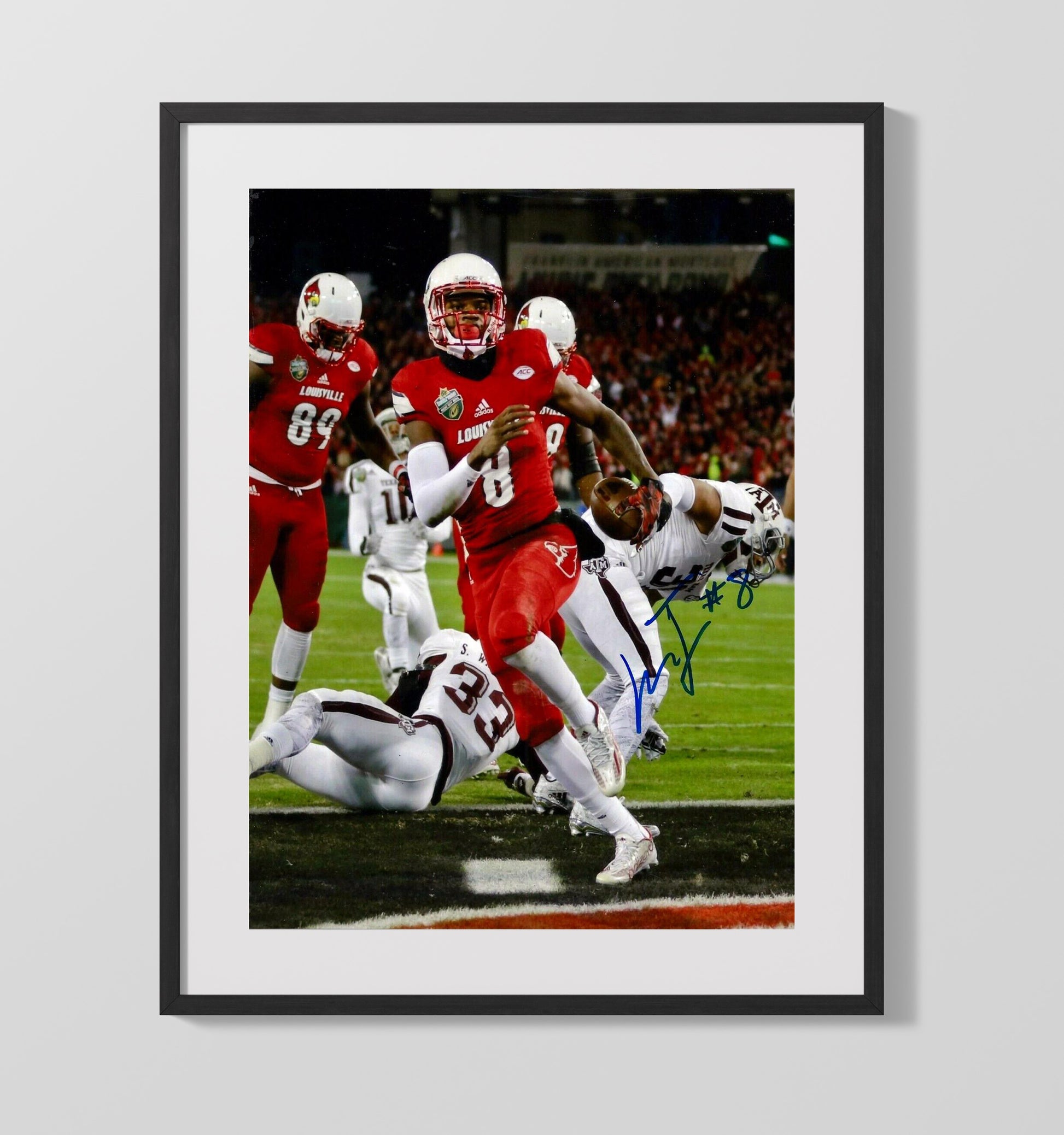 Louisville Football Lamar Jackson Explosive Touchdown Run College Football Wall Art 16x20 Gallery Frame wall art print – College Football decor