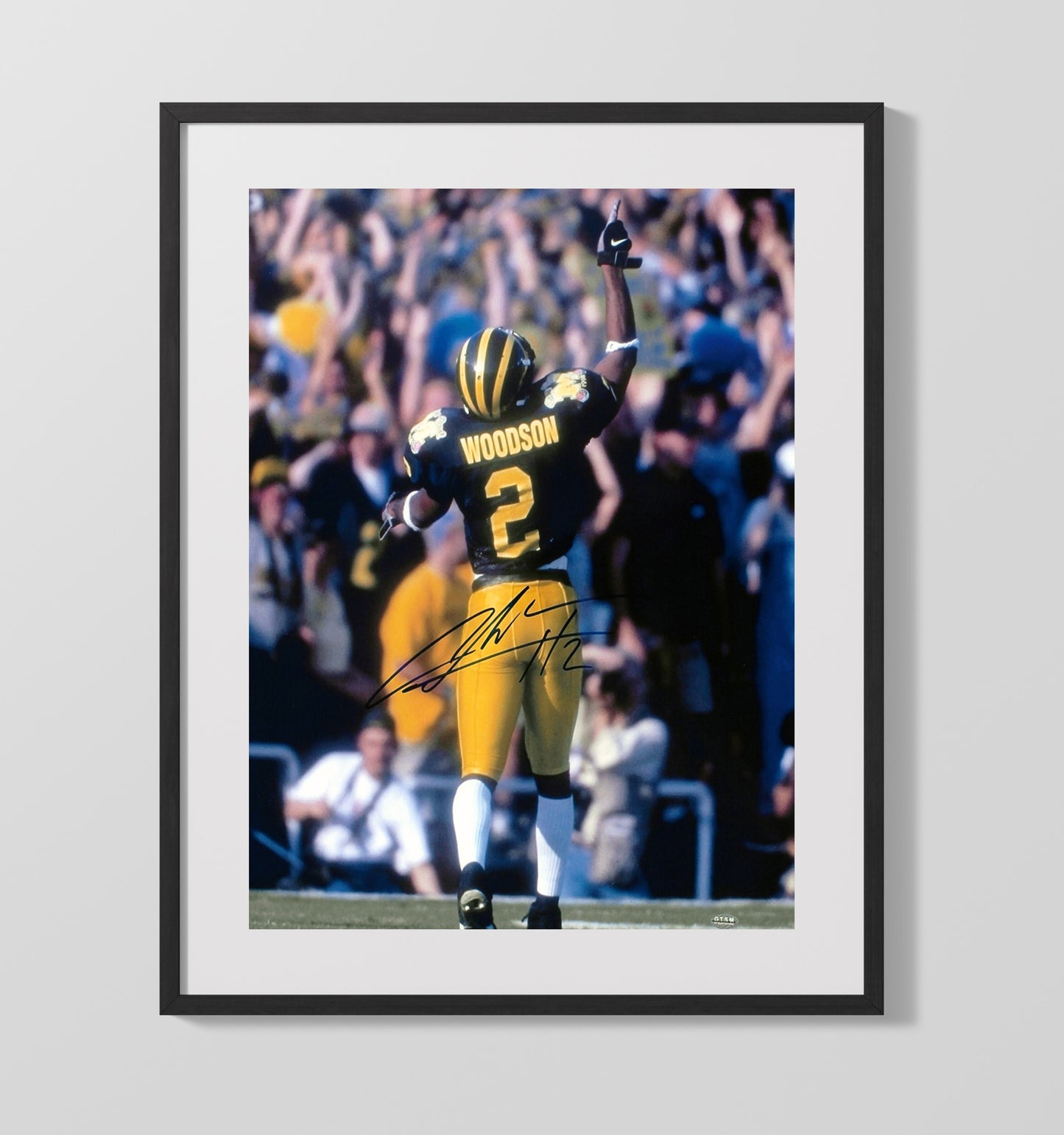 Michigan Football Charles Woodson Heisman Defensive Legend College Football Wall Art 16x20 Gallery Frame wall art print – College Football decor