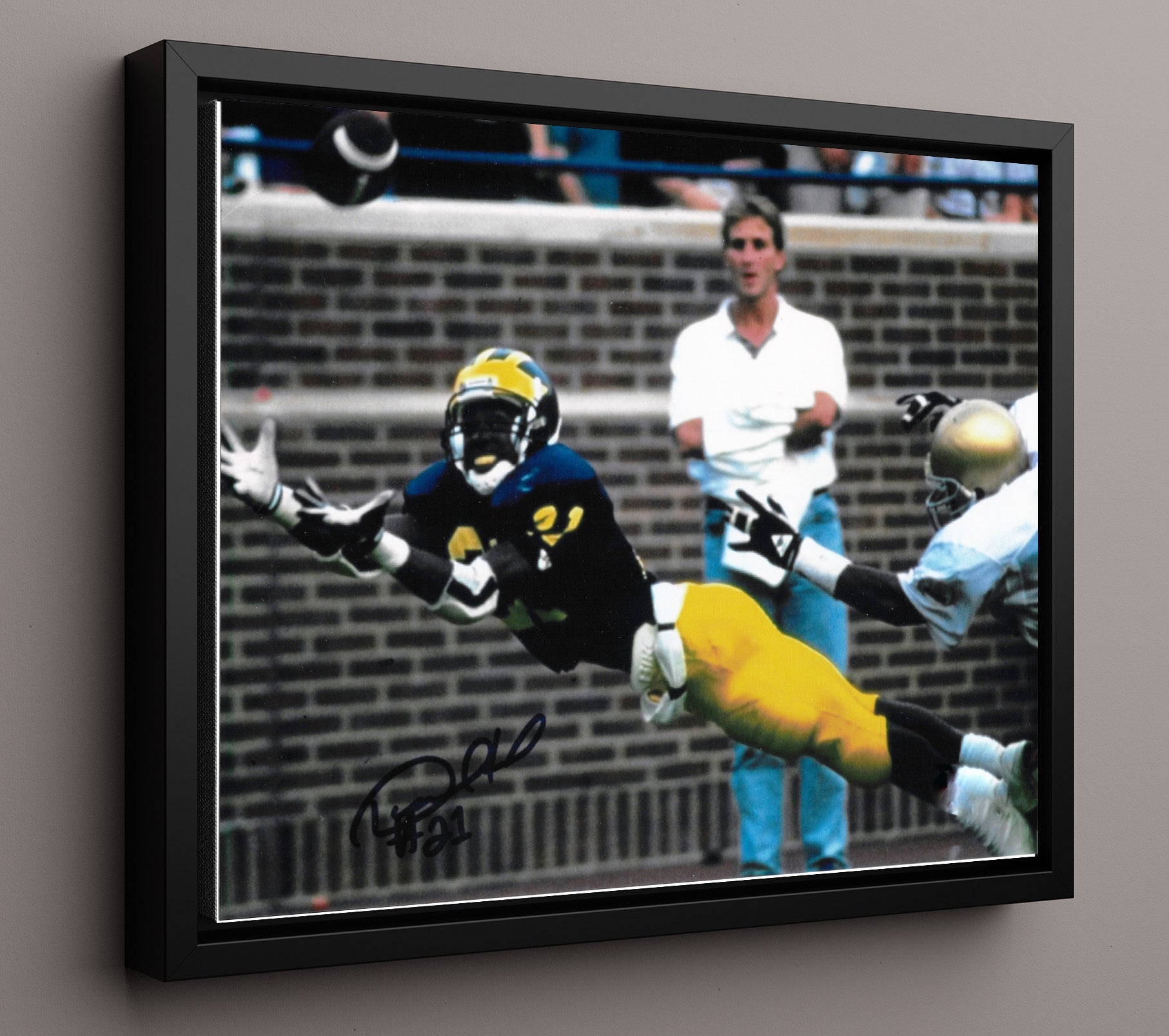 Michigan Football - Desmond Howard Heisman Play 8x10 Framed Canvas college football wall art