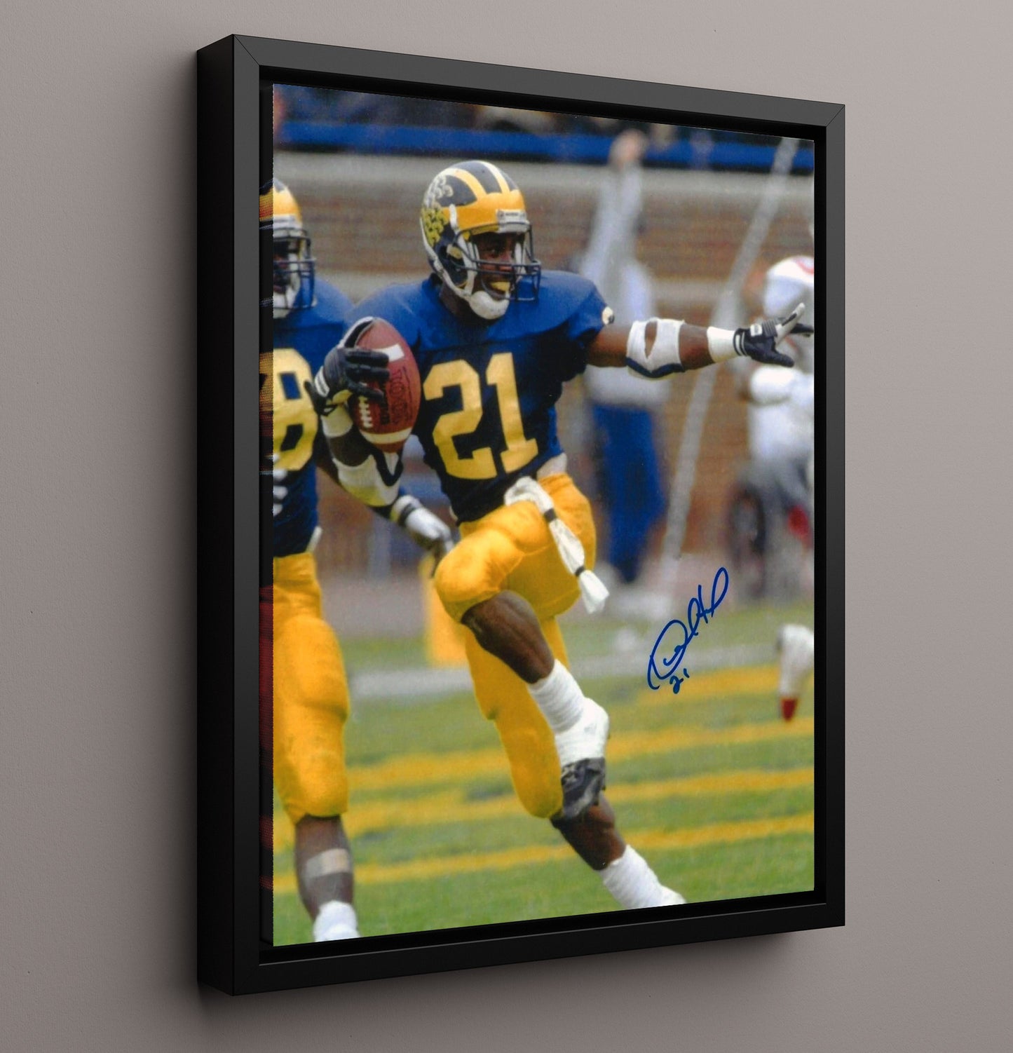 Michigan Football Desmond Howard Heisman Pose Iconic Moment College Football Wall Art 16x20 Framed Canvas wall art print – College Football decor