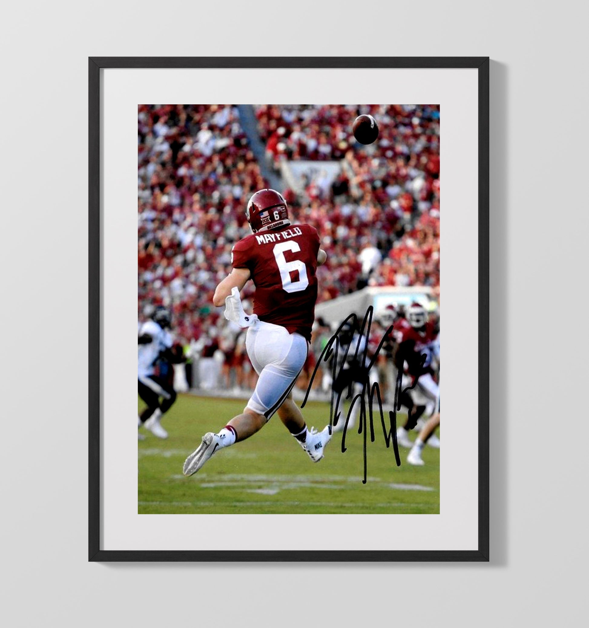 Oklahoma Football Baker Mayfield Deep Shot College Football Wall Art 16x20 Gallery Frame wall art print – College Football decor